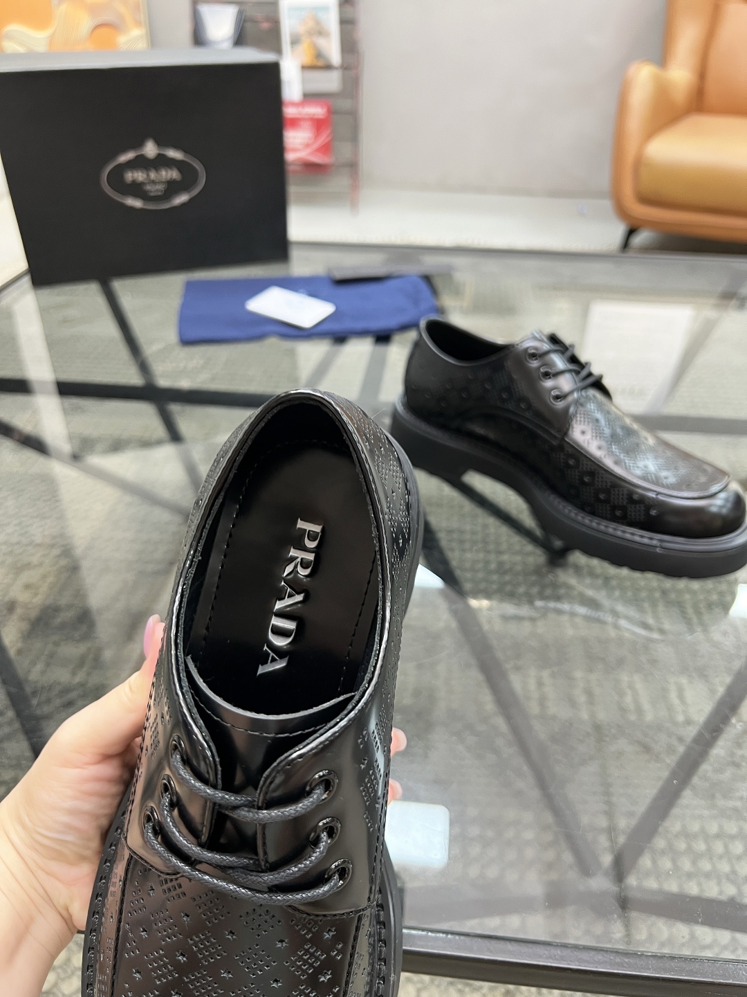  P 🔍顶级代购🇮🇹 普 炸街男神增高皮鞋新品来袭专柜同步发售原厂配置，意大利进口开边珠牛皮，高端大气超