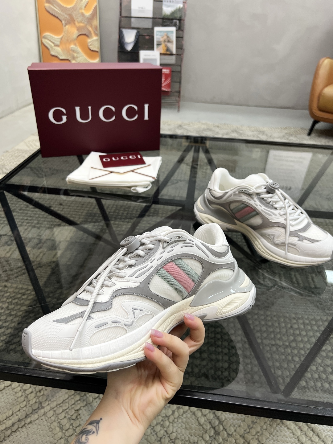  G 🔍顶级代购🇮🇹 古 炸街情侣款👫专柜同步发售原厂配置，意大利进口进口牛皮搭配网布面料，高品质拼接复