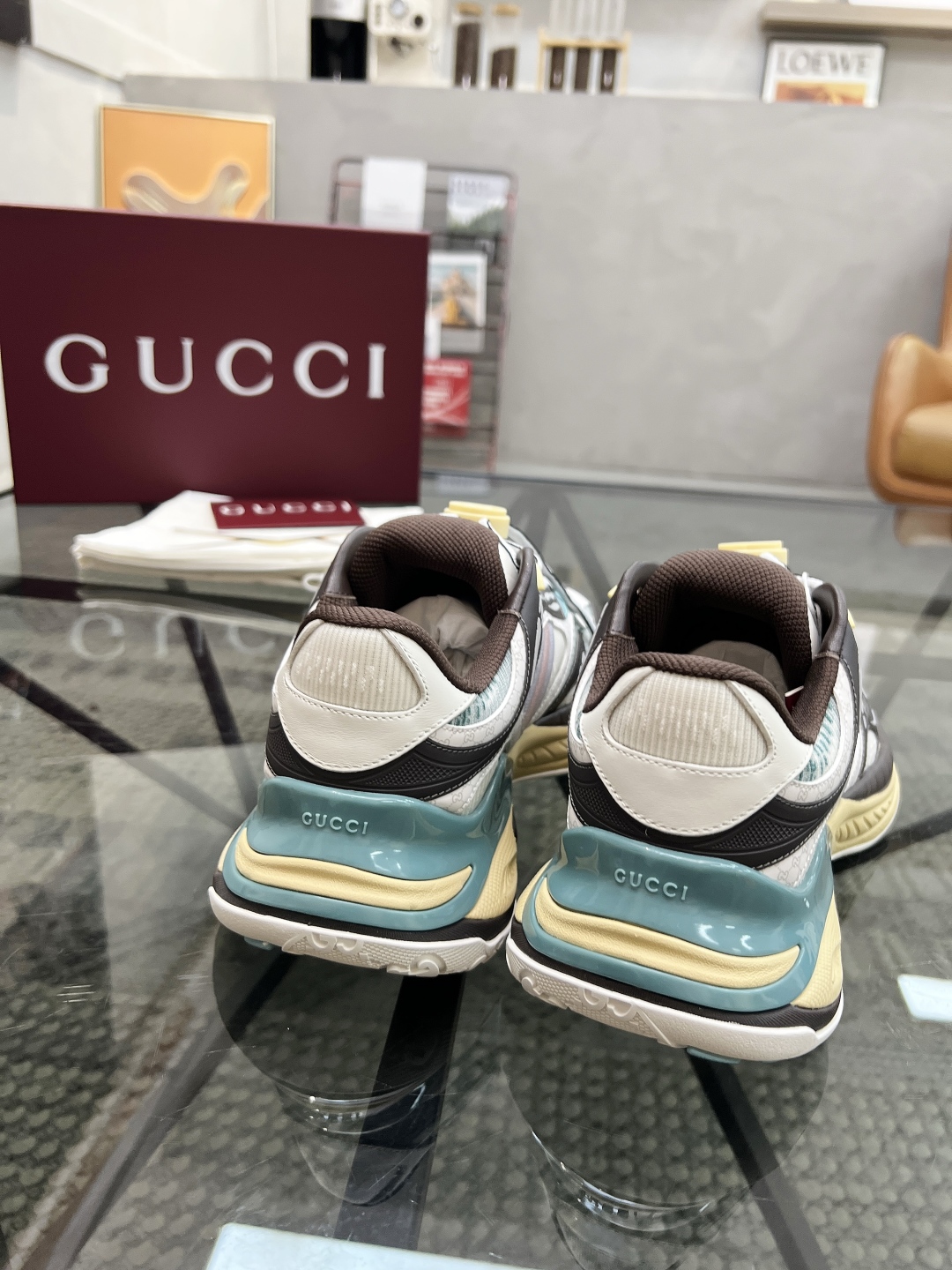  G 🔍顶级代购🇮🇹 古 炸街情侣款👫专柜同步发售原厂配置，意大利进口进口牛皮搭配网布面料，高品质拼接复