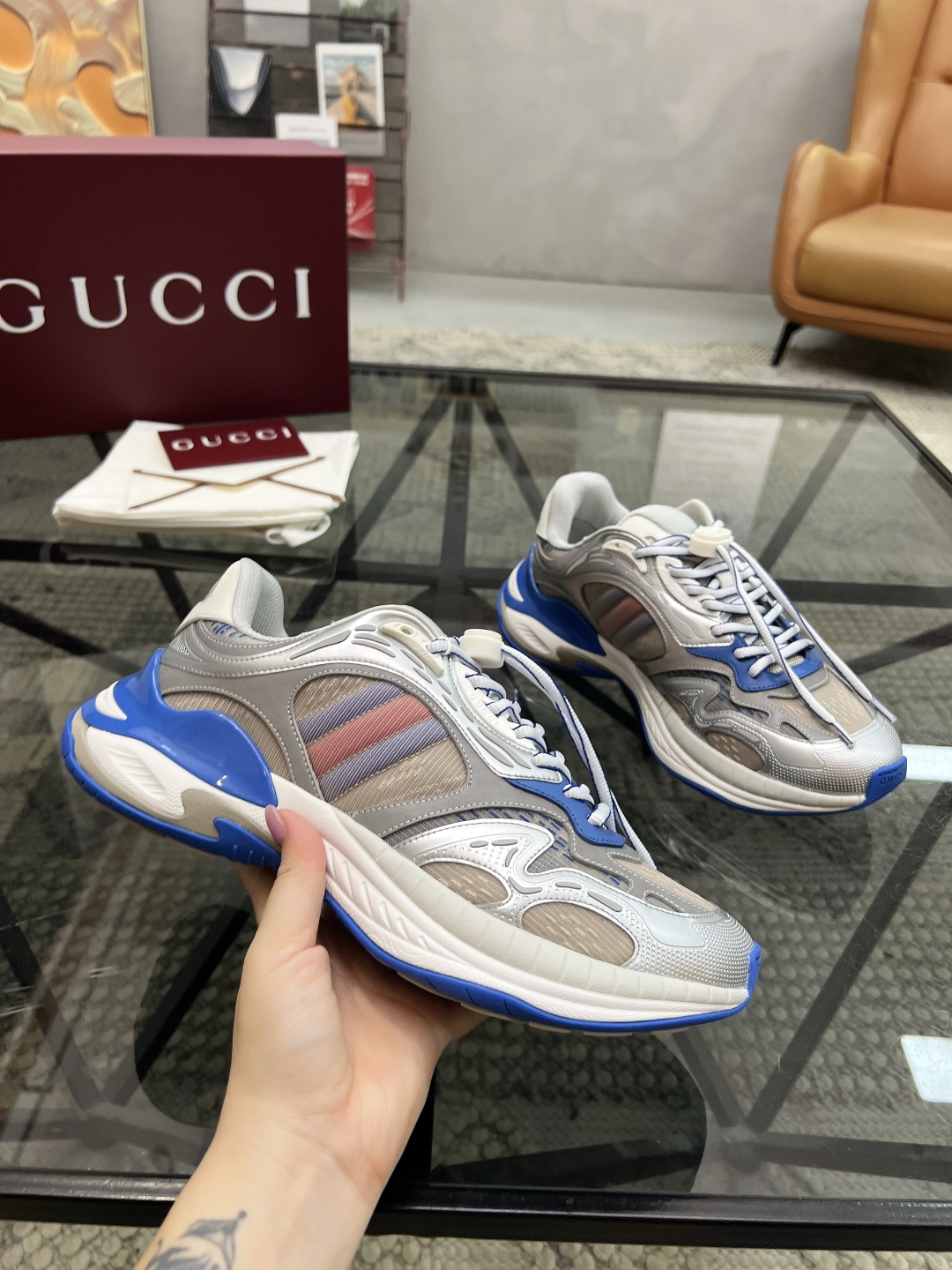  G 🔍顶级代购🇮🇹 古 炸街情侣款👫专柜同步发售原厂配置，意大利进口进口牛皮搭配网布面料，高品质拼接复
