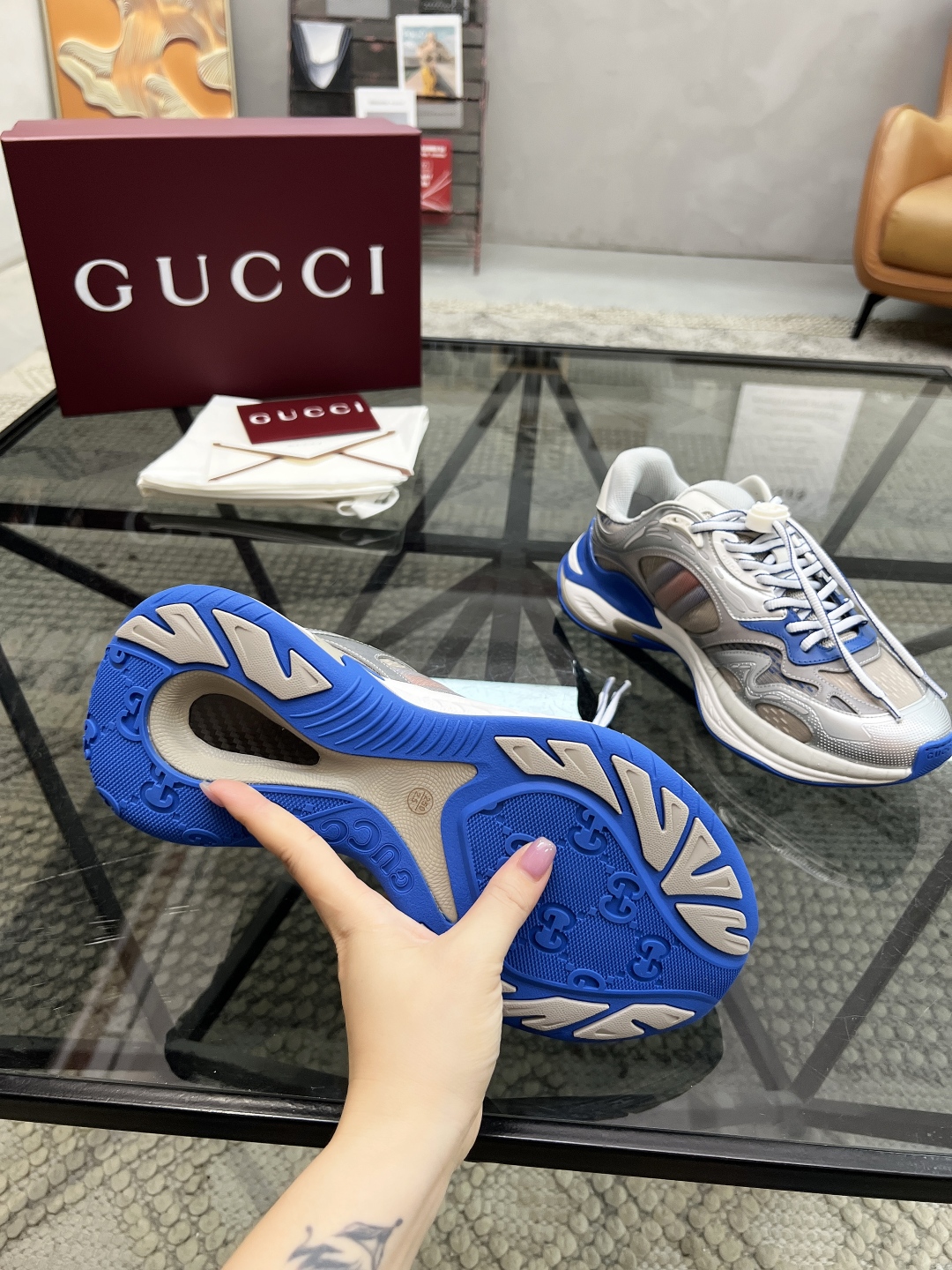  G 🔍顶级代购🇮🇹 古 炸街情侣款👫专柜同步发售原厂配置，意大利进口进口牛皮搭配网布面料，高品质拼接复