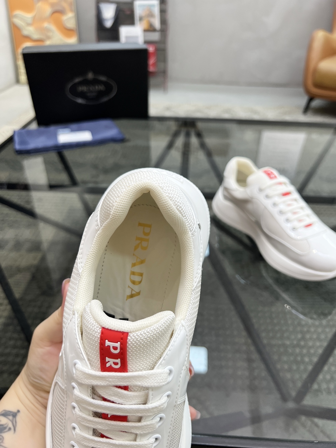  P 🔍顶级代购🇮🇹 普 炸街男神新品来袭，超人气爆款专柜新款，原厂配置意大利进口牛皮搭配网布面料，高品