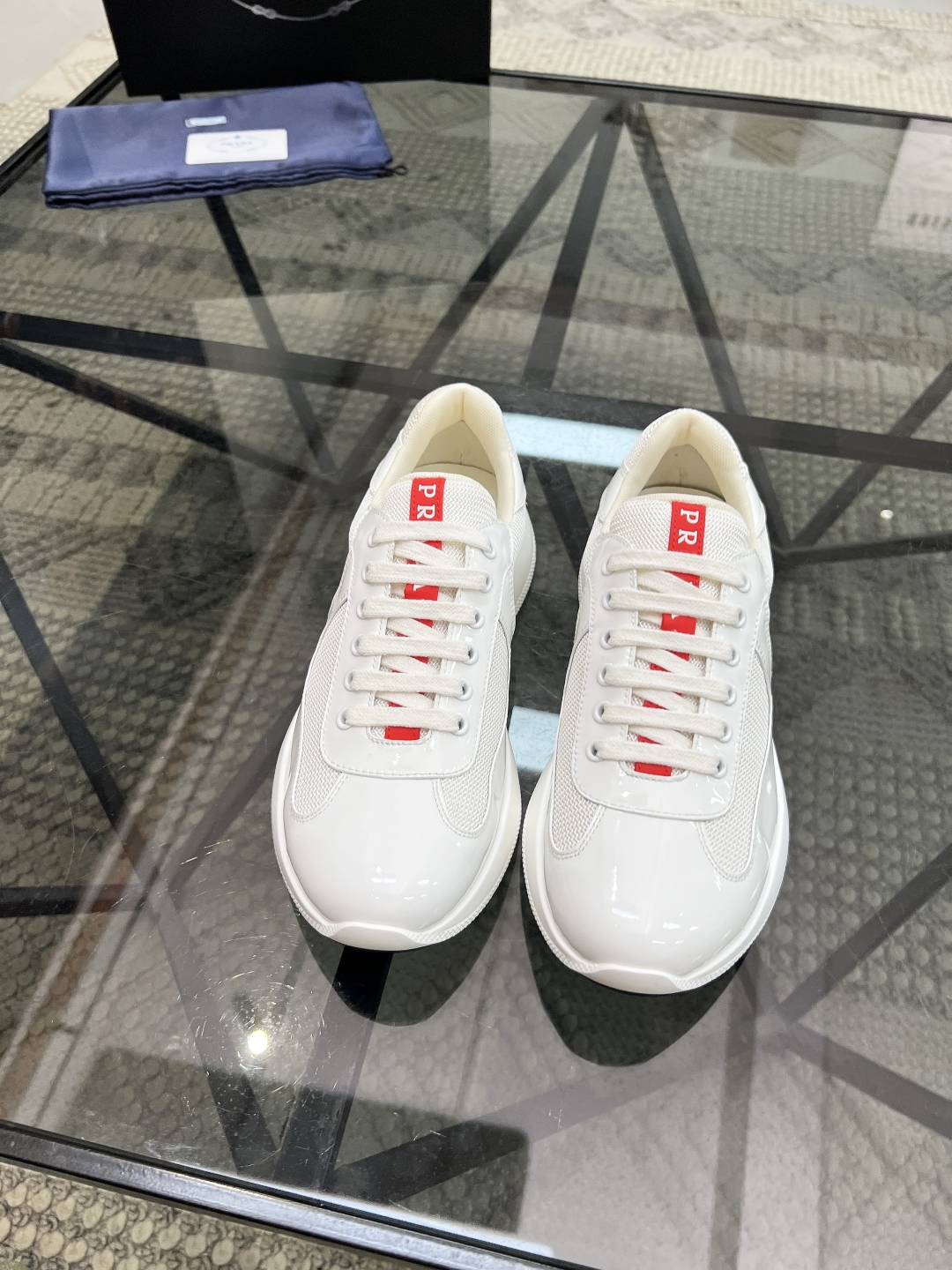  P 🔍顶级代购🇮🇹 普 炸街男神新品来袭，超人气爆款专柜新款，原厂配置意大利进口牛皮搭配网布面料，高品