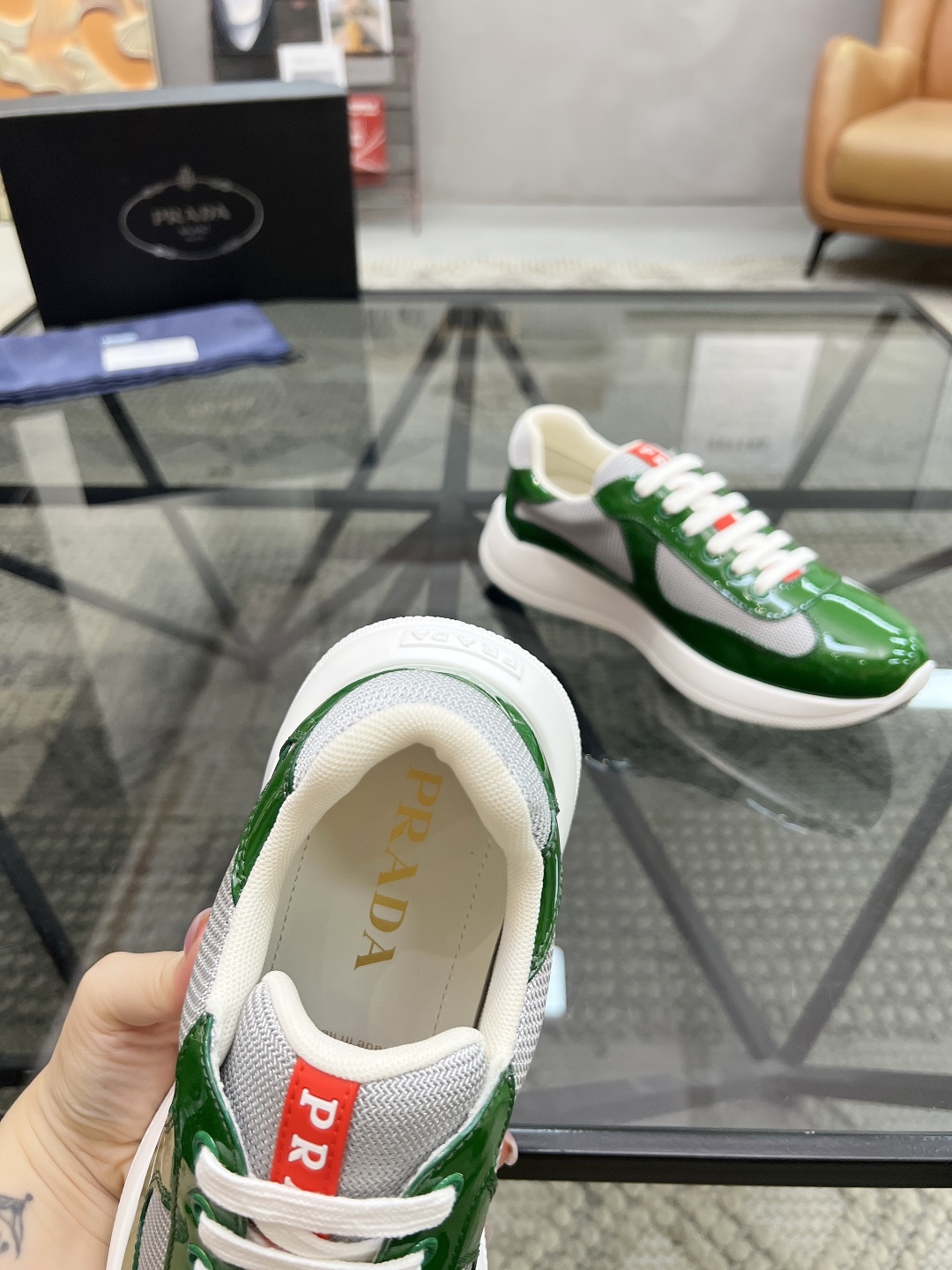  P 🔍顶级代购🇮🇹 普 炸街男神新品来袭，超人气爆款专柜新款，原厂配置意大利进口牛皮搭配网布面料，高品