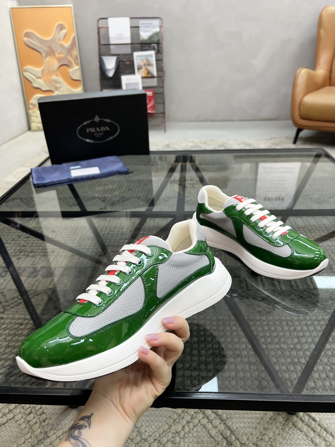  P 🔍顶级代购🇮🇹 普 炸街男神新品来袭，超人气爆款专柜新款，原厂配置意大利进口牛皮搭配网布面料，高品