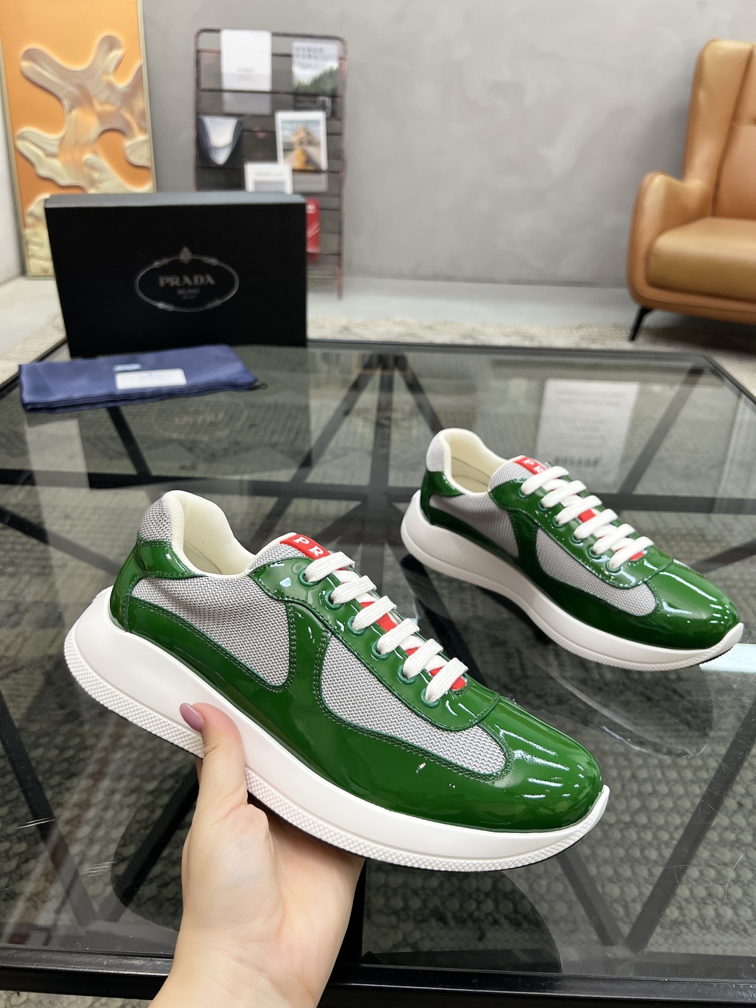  P 🔍顶级代购🇮🇹 普 炸街男神新品来袭，超人气爆款专柜新款，原厂配置意大利进口牛皮搭配网布面料，高品