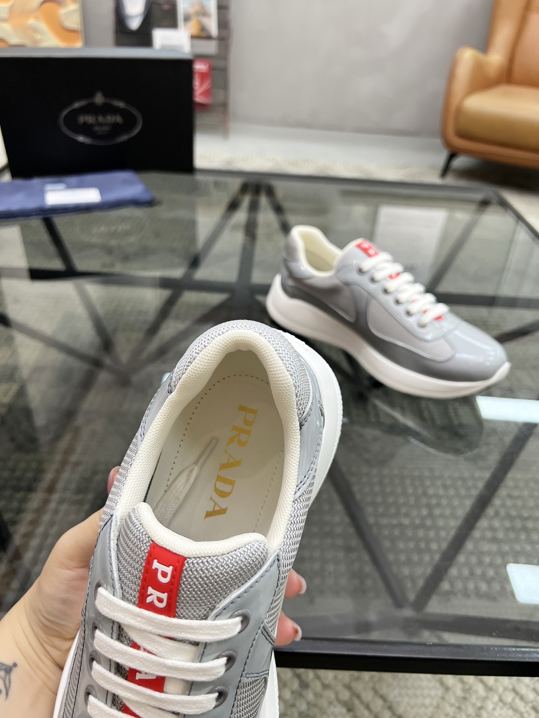  P 🔍顶级代购🇮🇹 普 炸街男神新品来袭，超人气爆款专柜新款，原厂配置意大利进口牛皮搭配网布面料，高品