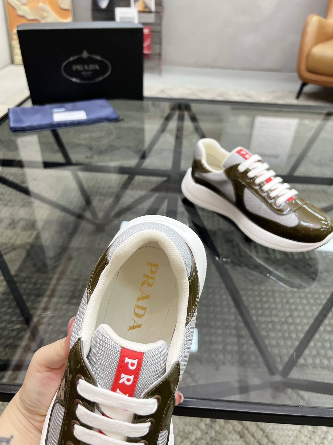  P 🔍顶级代购🇮🇹 普 炸街男神新品来袭，超人气爆款专柜新款，原厂配置意大利进口牛皮搭配网布面料，高品