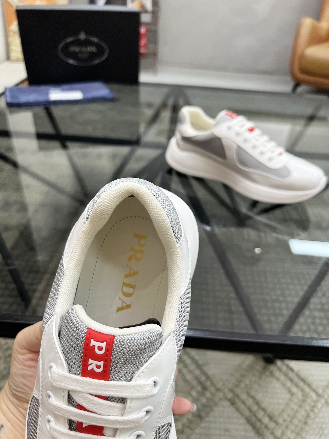  P 🔍顶级代购🇮🇹 普 炸街男神新品来袭，超人气爆款专柜新款，原厂配置意大利进口牛皮搭配网布面料，高品