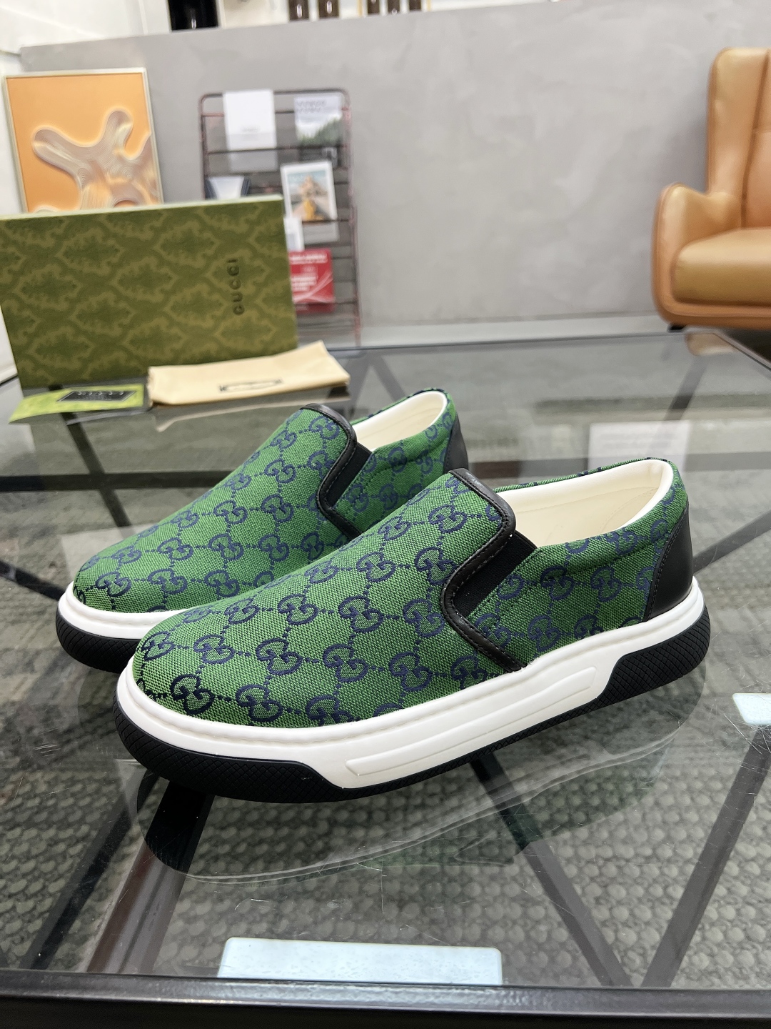  G 🔍顶级代购🇮🇹 古 炸街男神套脚新品来袭，超人气爆款专柜新款，原厂配置意大利进口牛皮搭配印花布面料
