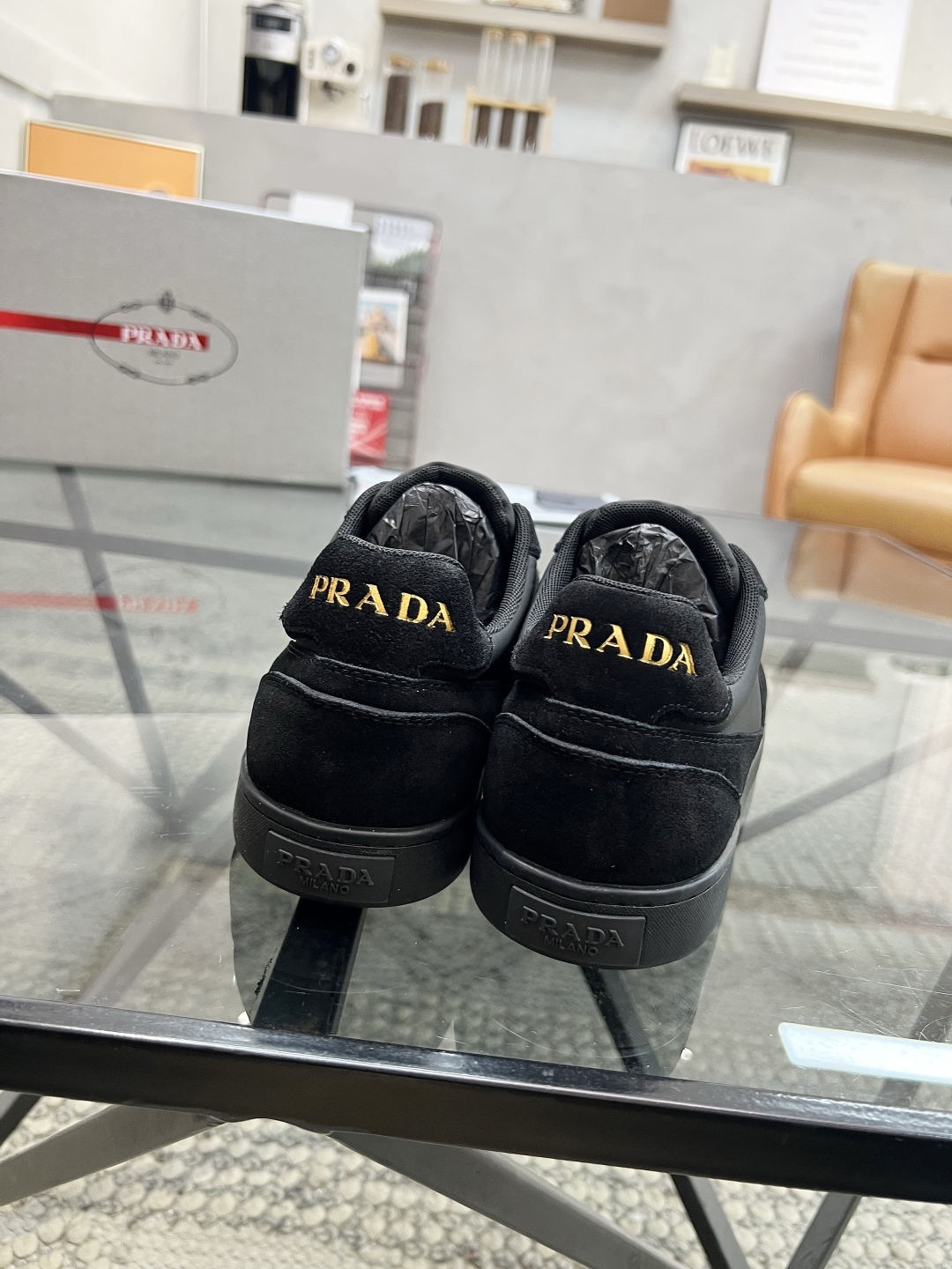  P 🔍顶级代购🇮🇹 普 炸街男神厚底运动休闲系列专柜同步发售原厂配置，意大利进口牛皮面料，色彩缤纷潮达