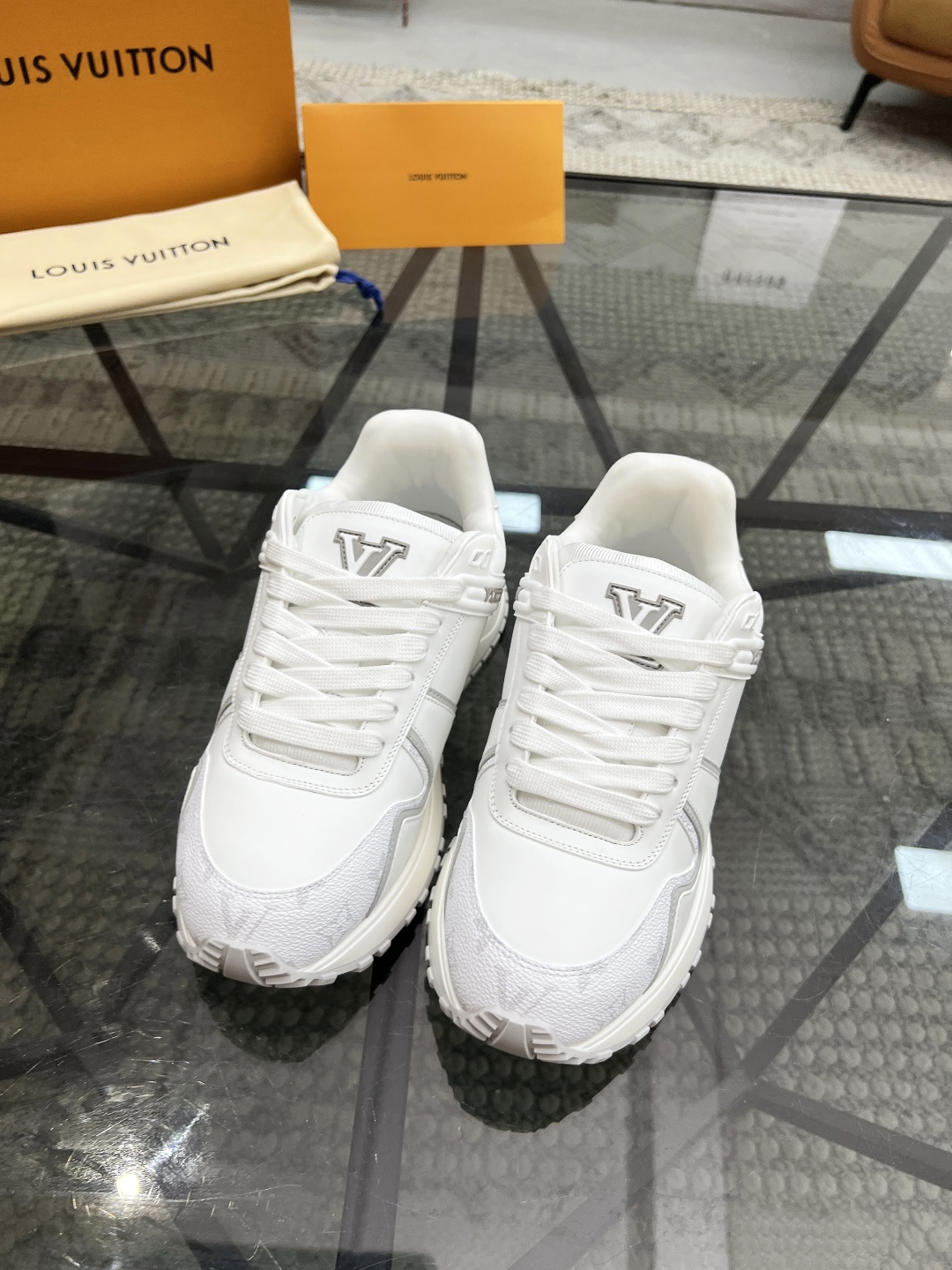  L 🔍顶级代购🇮🇹 路 炸街男神爆款运动板鞋专柜同步，鞋面意大利进口牛皮面料，高品质复杂拼接工艺品，进