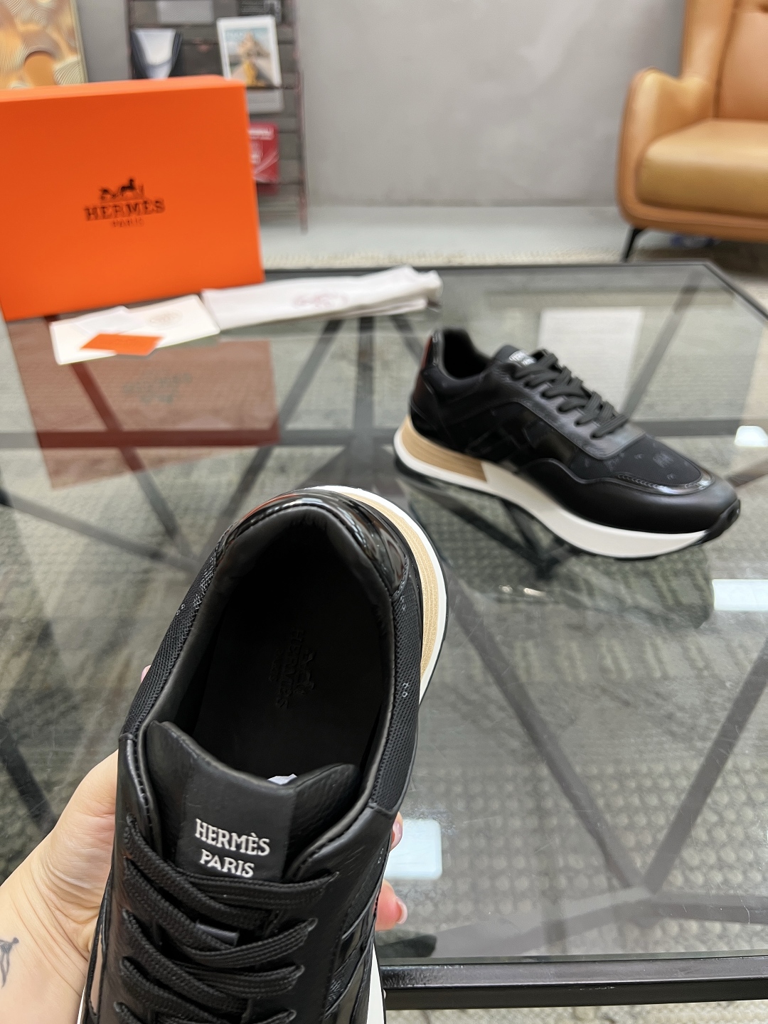  H 🔍顶级代购🇮🇹 爱 炸街男神运动鞋新品来袭专柜同步发售原厂配置，意大利进口原版牛皮搭配印花布面料，