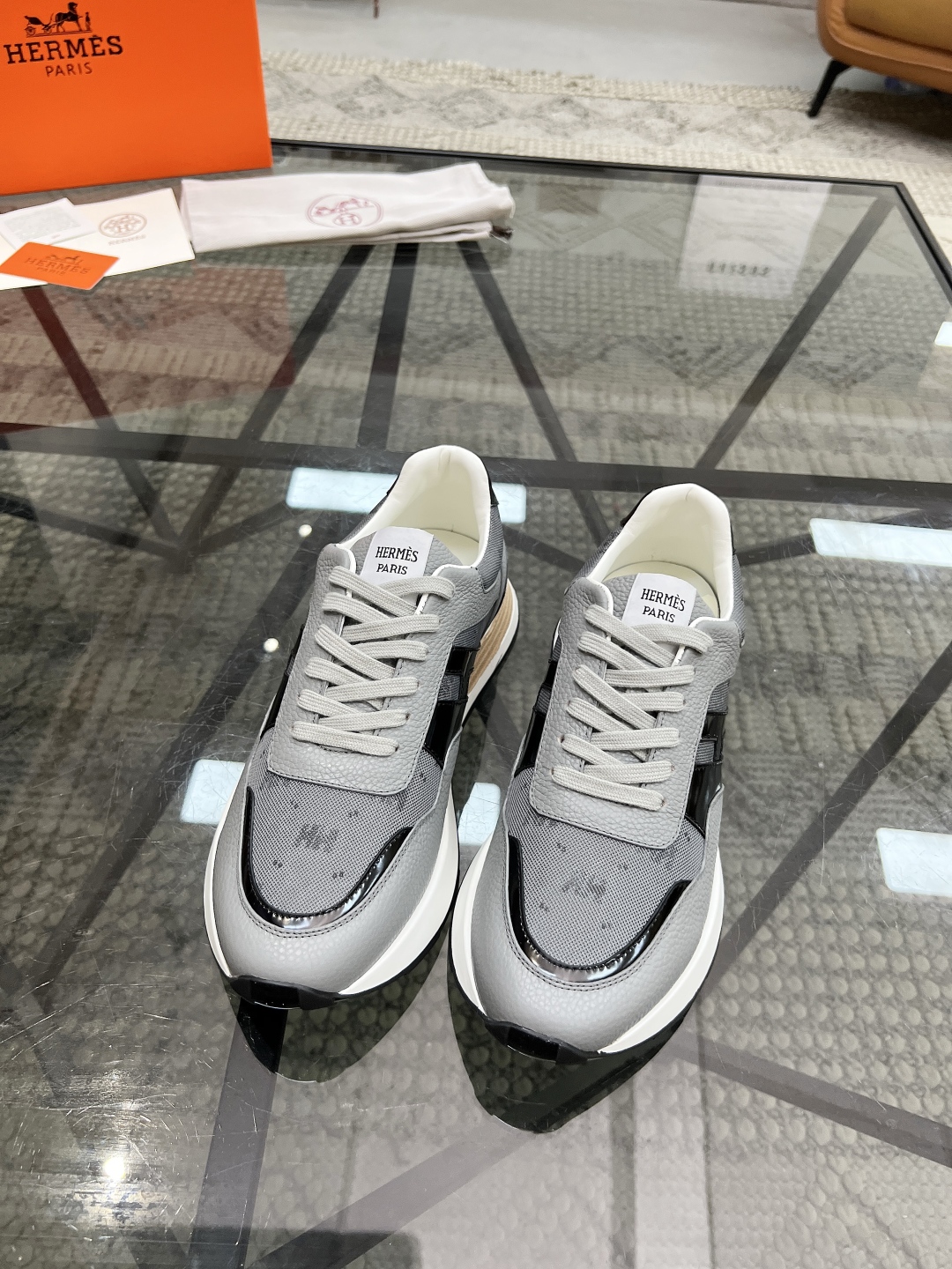  H 🔍顶级代购🇮🇹 爱 炸街男神运动鞋新品来袭专柜同步发售原厂配置，意大利进口原版牛皮搭配印花布面料，