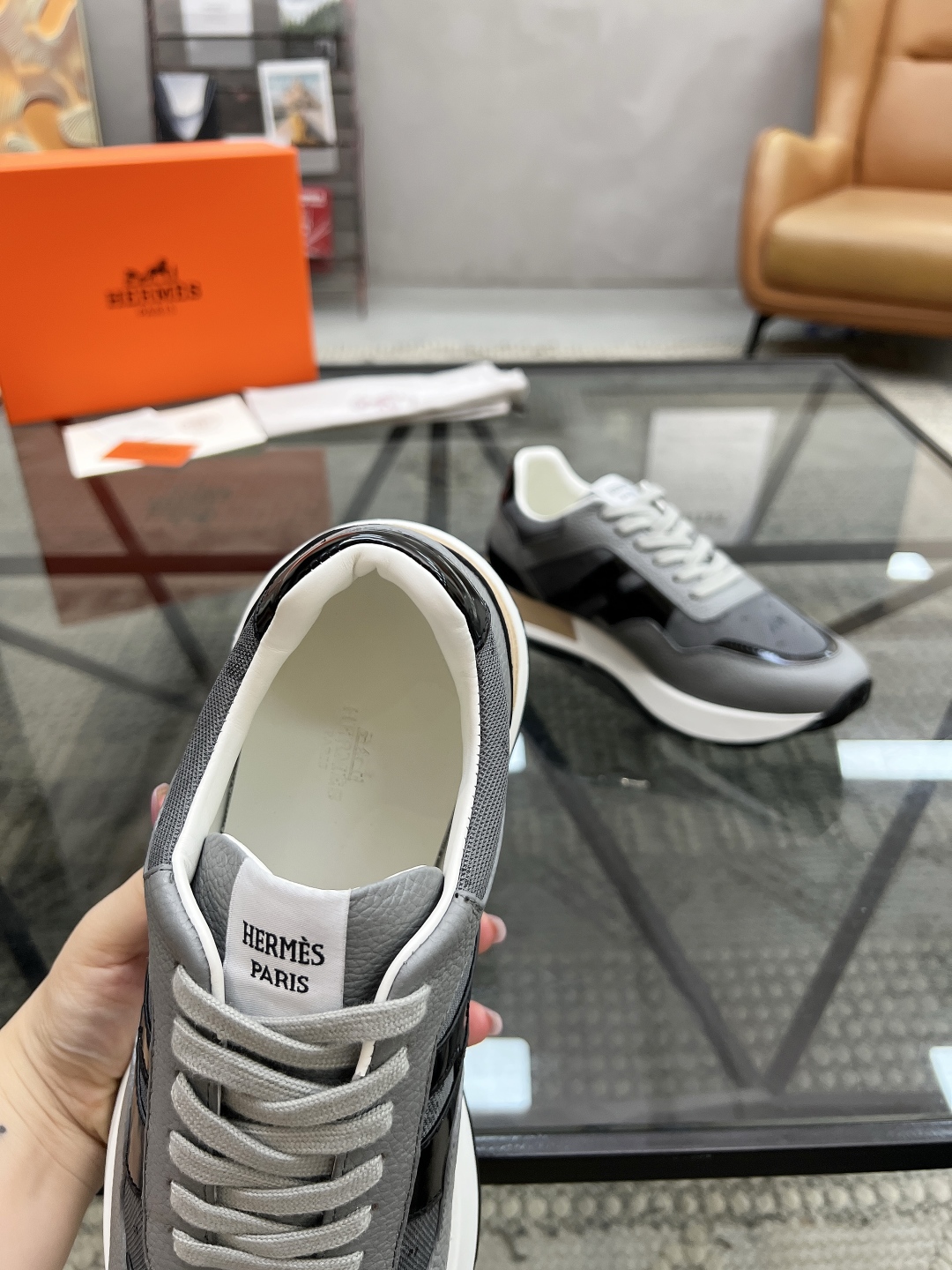  H 🔍顶级代购🇮🇹 爱 炸街男神运动鞋新品来袭专柜同步发售原厂配置，意大利进口原版牛皮搭配印花布面料，