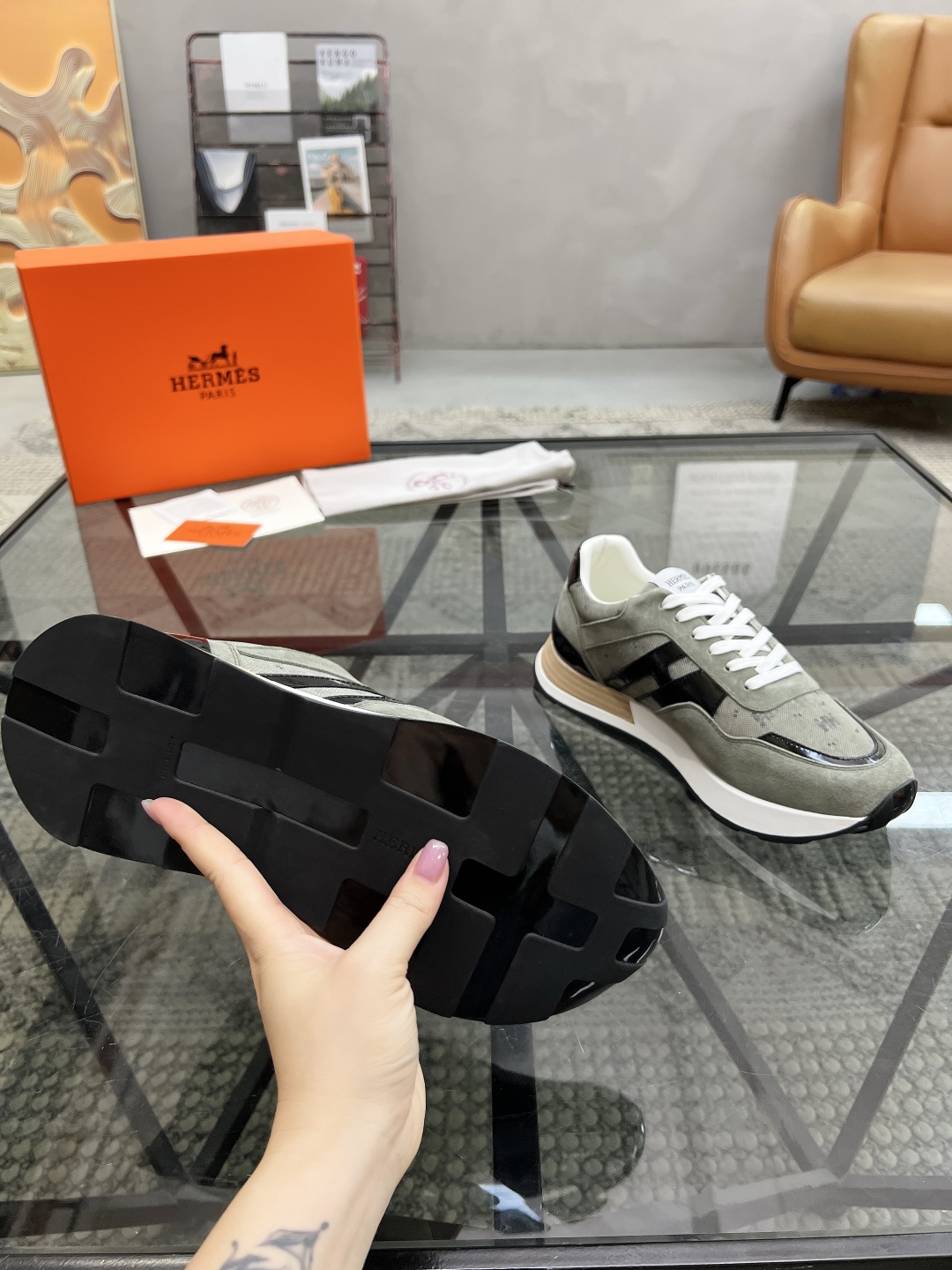 H 🔍顶级代购🇮🇹 爱 炸街男神运动鞋新品来袭专柜同步发售原厂配置，意大利进口原版牛皮搭配印花布面料，