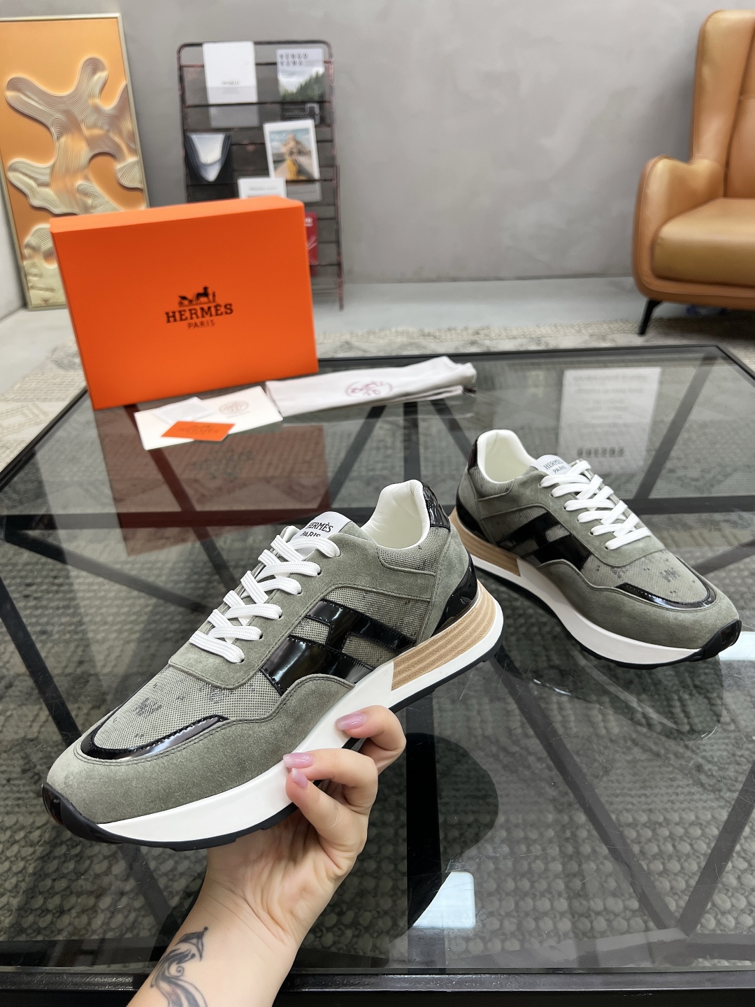  H 🔍顶级代购🇮🇹 爱 炸街男神运动鞋新品来袭专柜同步发售原厂配置，意大利进口原版牛皮搭配印花布面料，