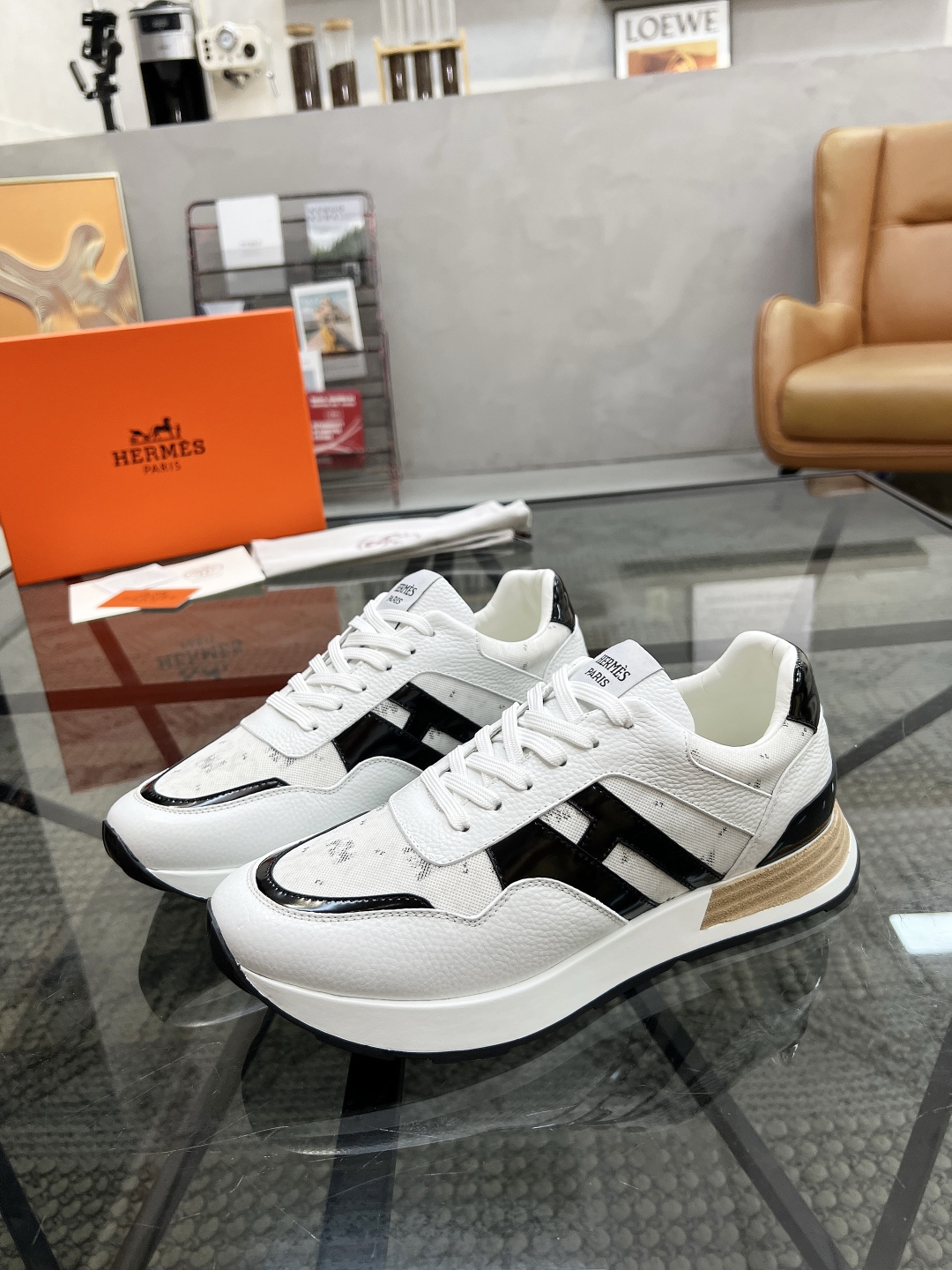  H 🔍顶级代购🇮🇹 爱 炸街男神运动鞋新品来袭专柜同步发售原厂配置，意大利进口原版牛皮搭配印花布面料，