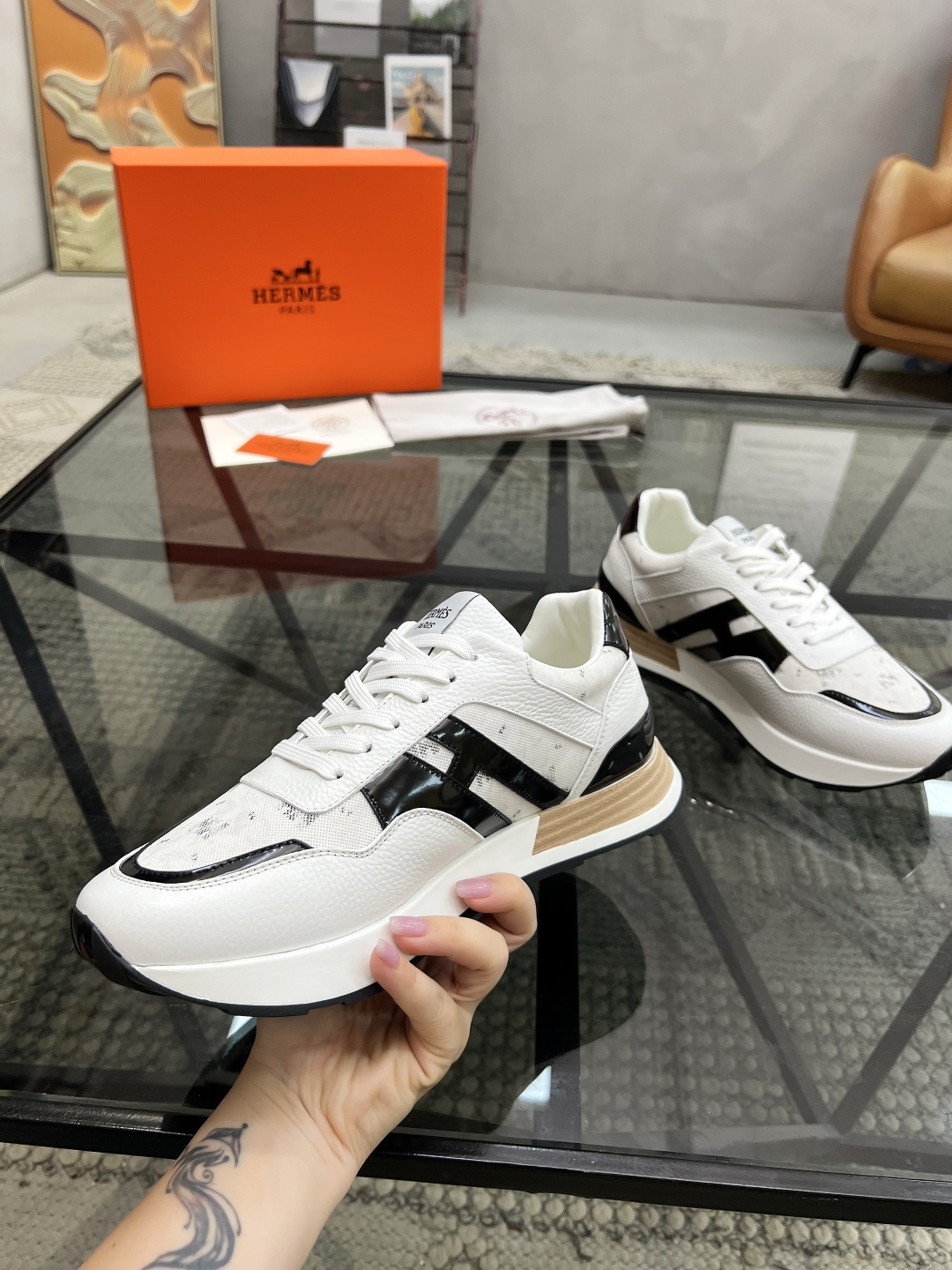  H 🔍顶级代购🇮🇹 爱 炸街男神运动鞋新品来袭专柜同步发售原厂配置，意大利进口原版牛皮搭配印花布面料，