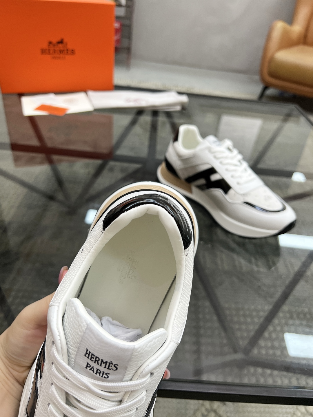  H 🔍顶级代购🇮🇹 爱 炸街男神运动鞋新品来袭专柜同步发售原厂配置，意大利进口原版牛皮搭配印花布面料，
