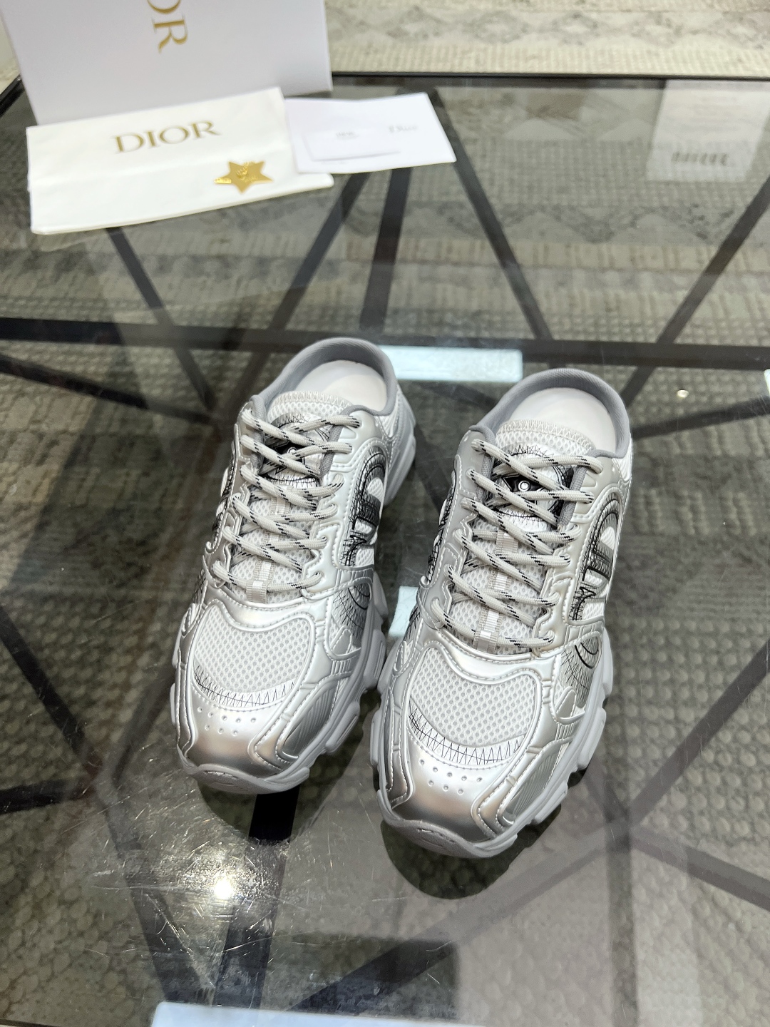  D 🔍顶级代购🇮🇹 迪 炸街男神半拖新品来袭，超人气爆款专柜新款，原厂配置意大利进口牛皮搭配网布面料，