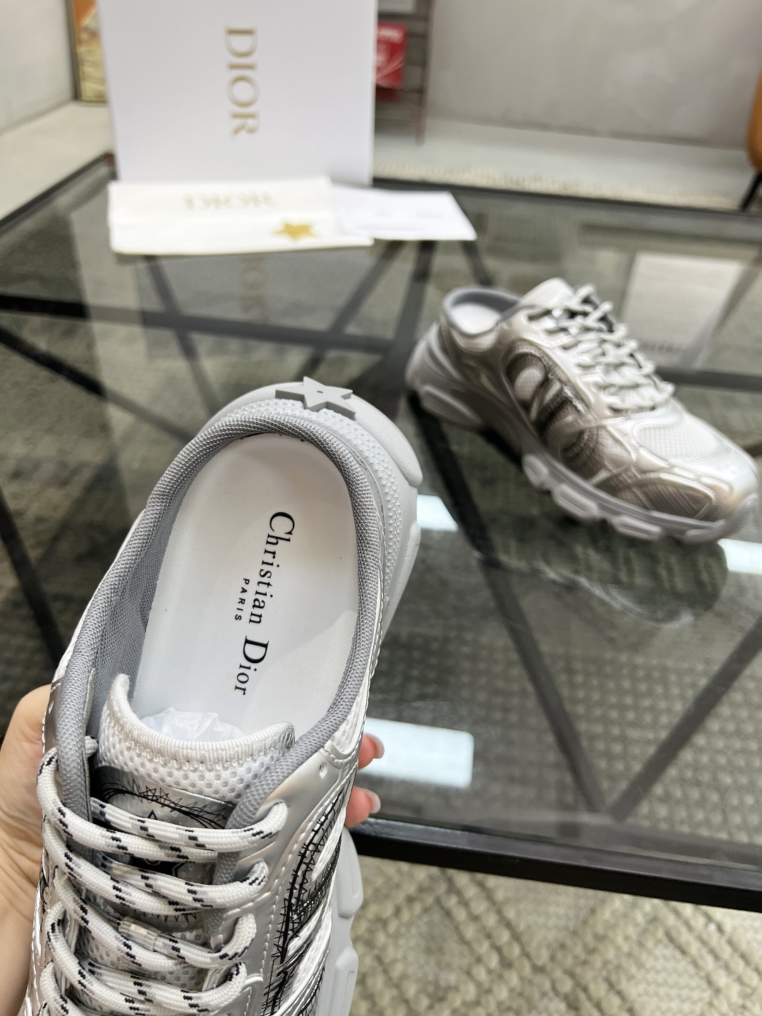  D 🔍顶级代购🇮🇹 迪 炸街男神半拖新品来袭，超人气爆款专柜新款，原厂配置意大利进口牛皮搭配网布面料，
