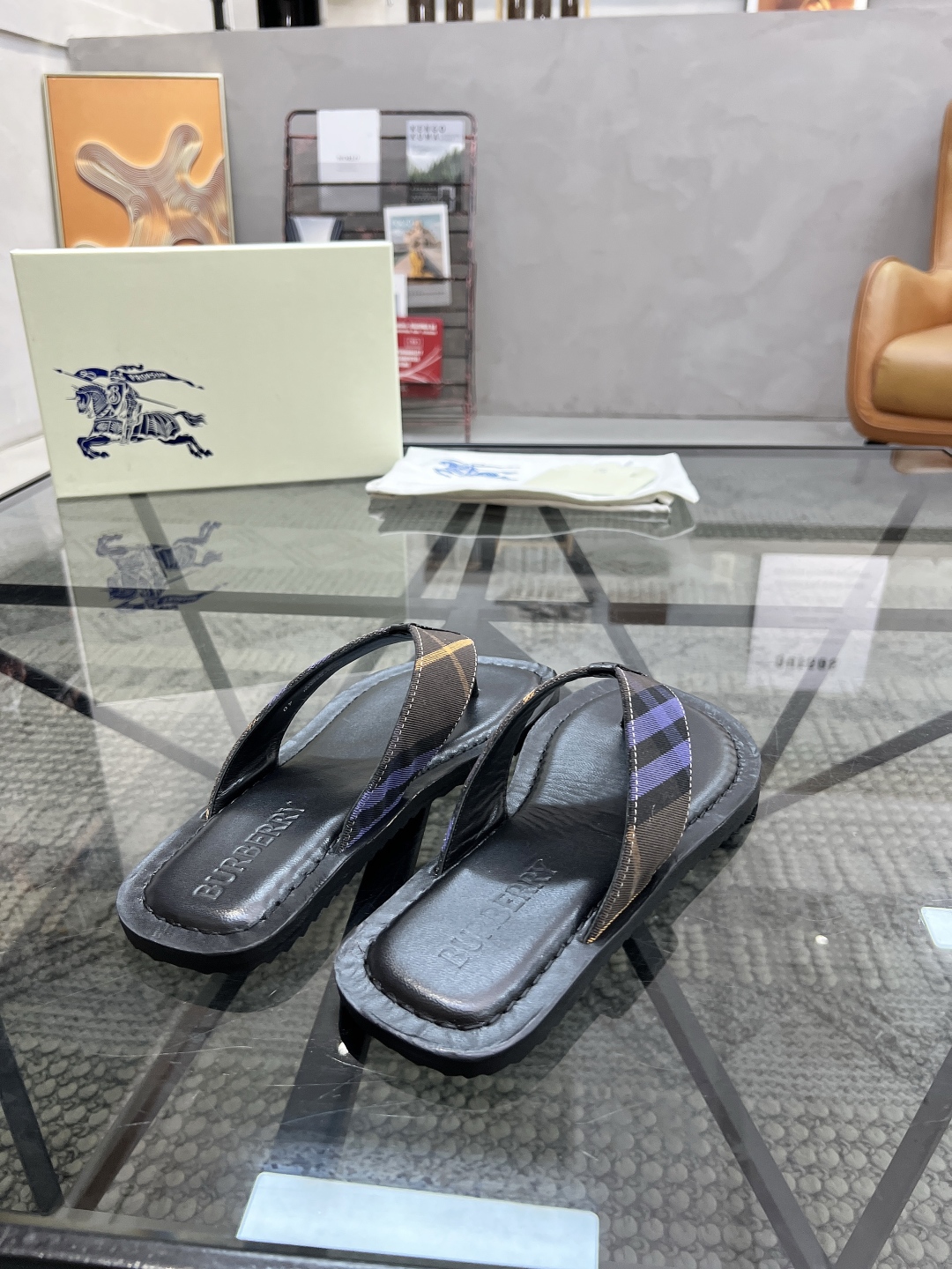  B 🔍顶级代购🇮🇹 巴 炸街男神春夏拖鞋新品专柜同步，鞋面意大利进口格子布面料，高品质拼接工艺，鞋底：