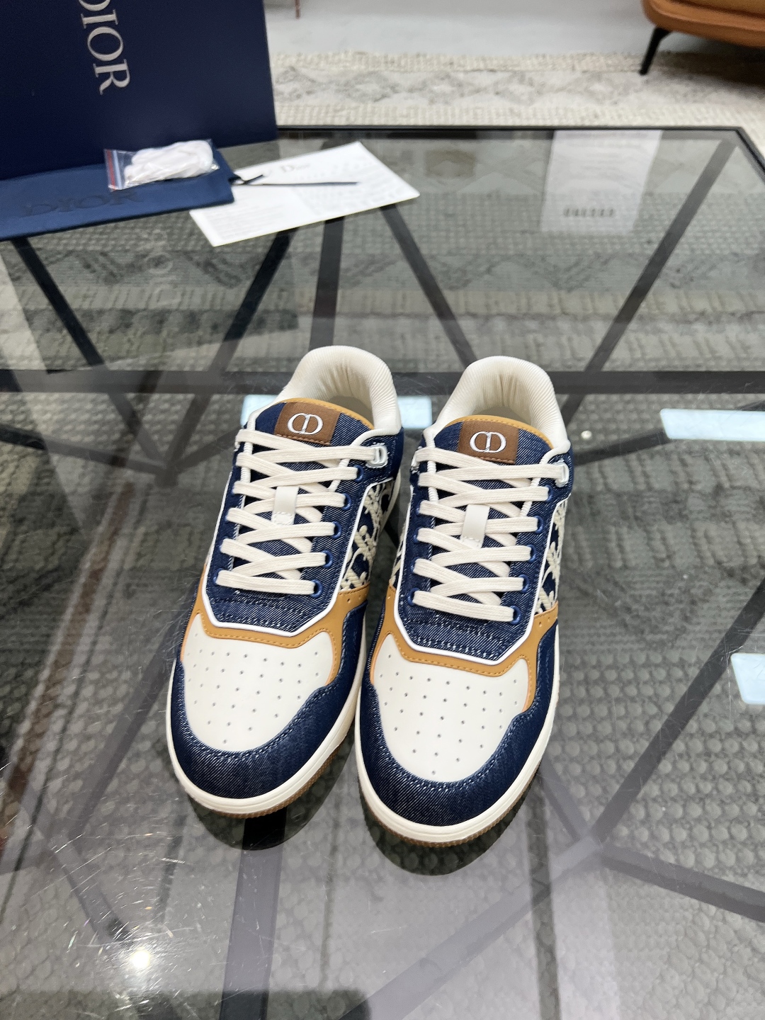  D 🔍顶级代购🇮🇹 迪 炸街B27情侣👫爆款超人气板鞋，新品专柜同步，鞋面意大利原版进口牛皮面料，潮达