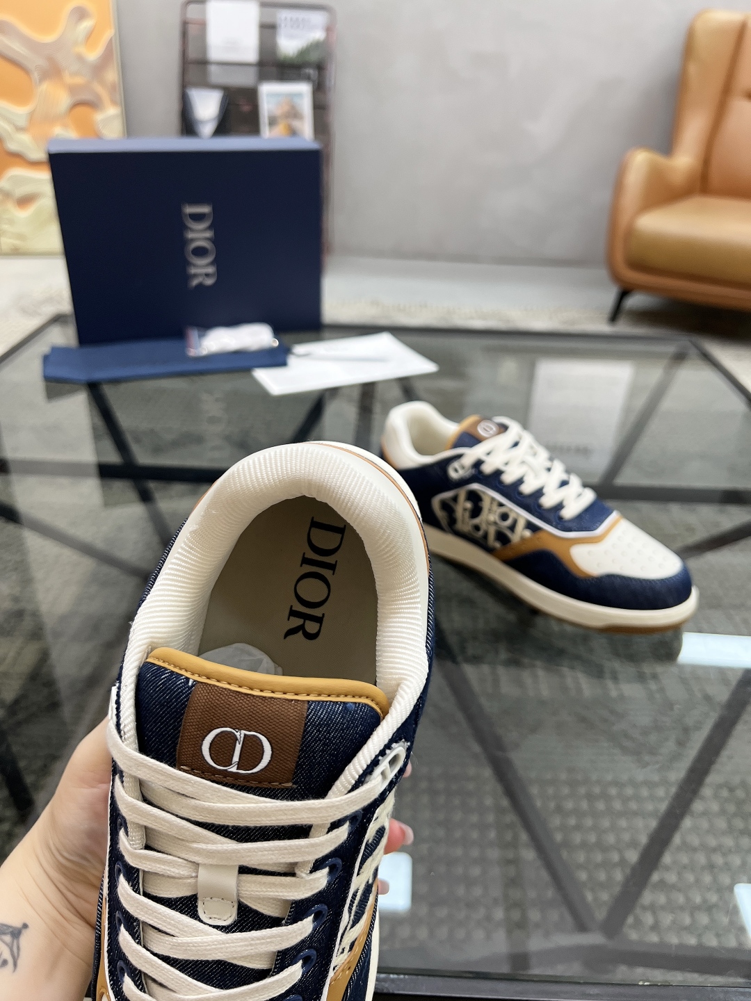  D 🔍顶级代购🇮🇹 迪 炸街B27情侣👫爆款超人气板鞋，新品专柜同步，鞋面意大利原版进口牛皮面料，潮达