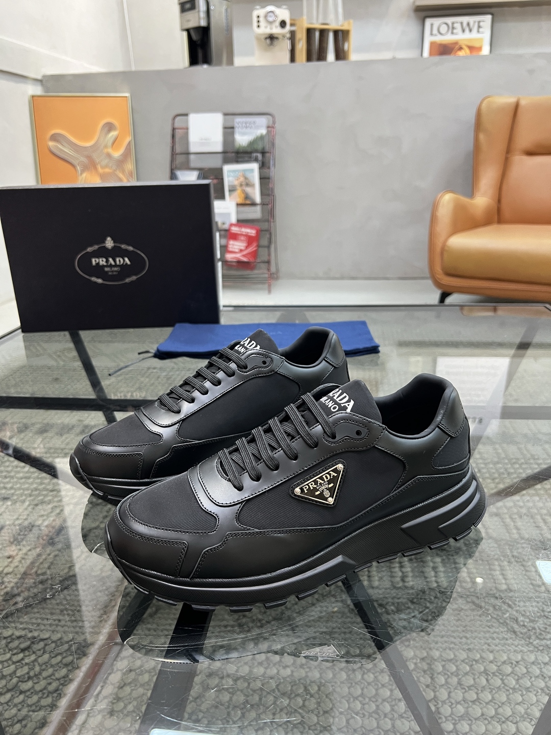  P 🔍顶级代购🇮🇹 普 炸街男神新品运动休闲鞋专柜同步，鞋面意大利进口牛皮搭配帆布面料，进口水染牛皮里