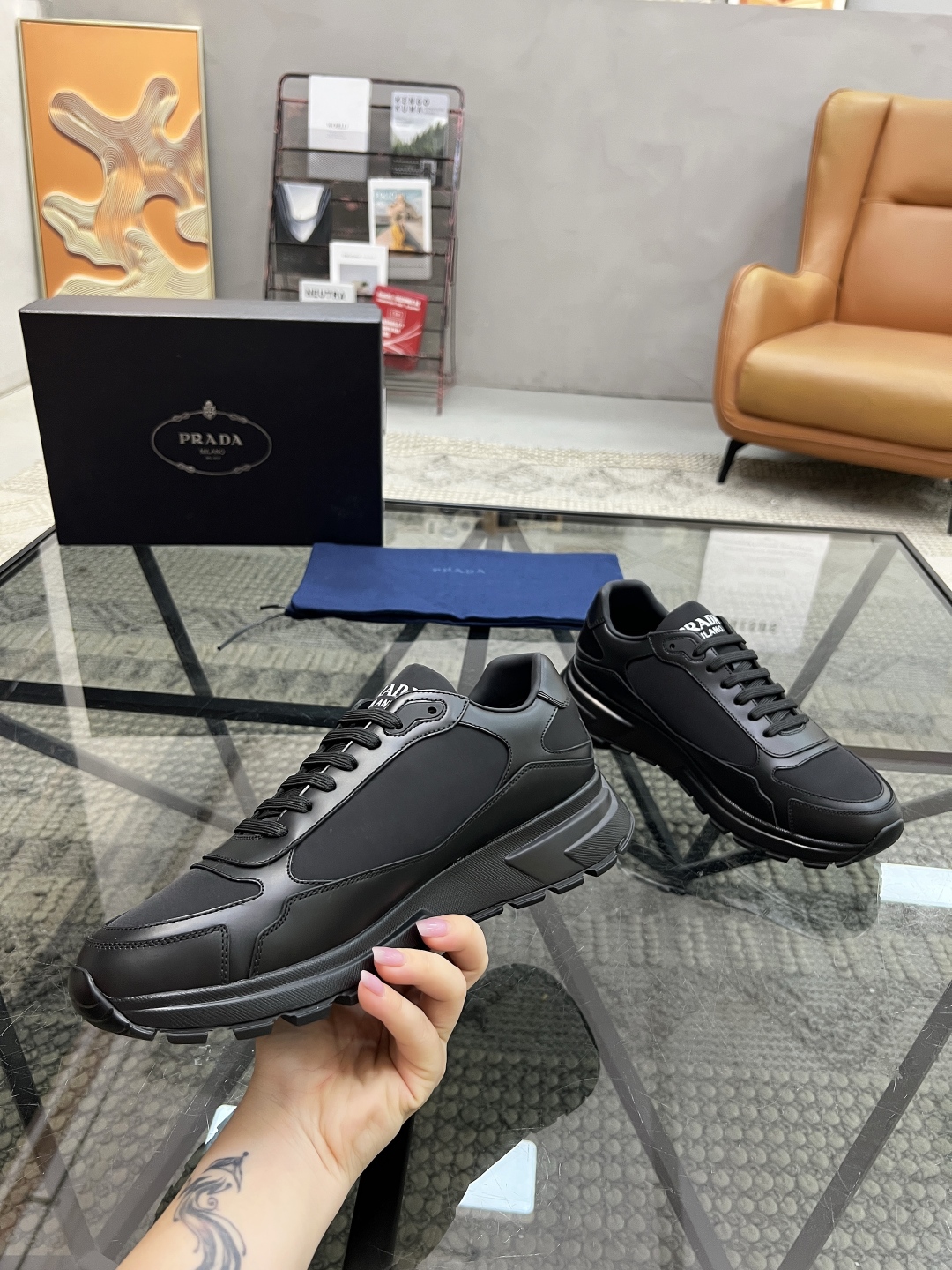  P 🔍顶级代购🇮🇹 普 炸街男神新品运动休闲鞋专柜同步，鞋面意大利进口牛皮搭配帆布面料，进口水染牛皮里