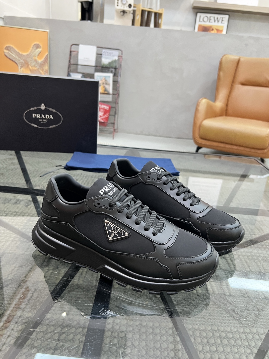  P 🔍顶级代购🇮🇹 普 炸街男神新品运动休闲鞋专柜同步，鞋面意大利进口牛皮搭配帆布面料，进口水染牛皮里