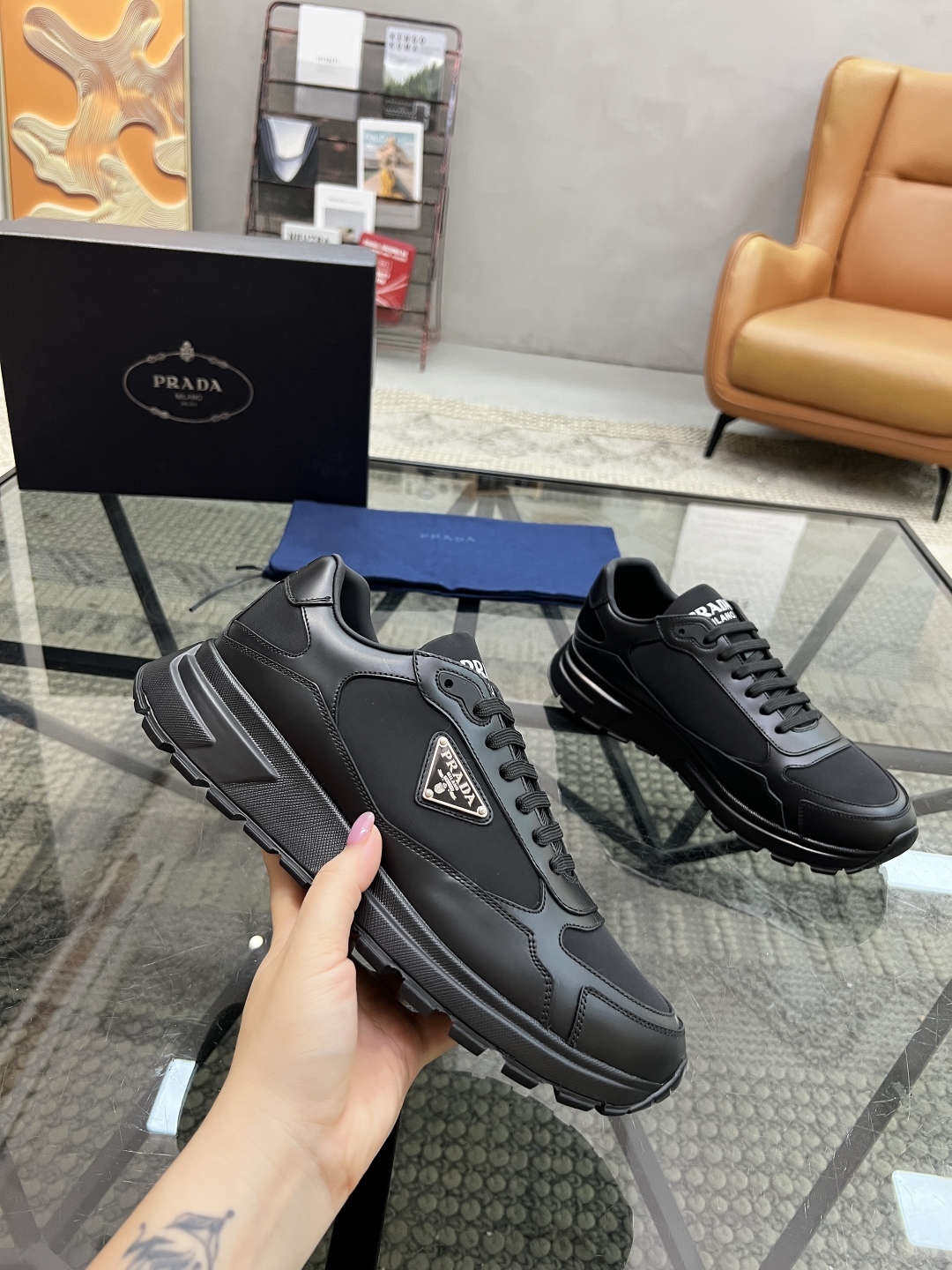  P 🔍顶级代购🇮🇹 普 炸街男神新品运动休闲鞋专柜同步，鞋面意大利进口牛皮搭配帆布面料，进口水染牛皮里