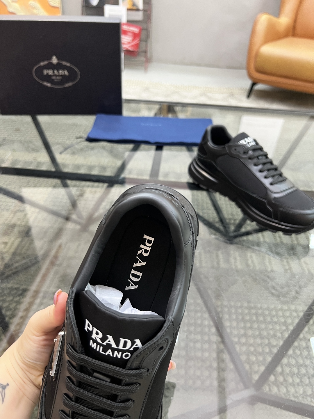  P 🔍顶级代购🇮🇹 普 炸街男神新品运动休闲鞋专柜同步，鞋面意大利进口牛皮搭配帆布面料，进口水染牛皮里
