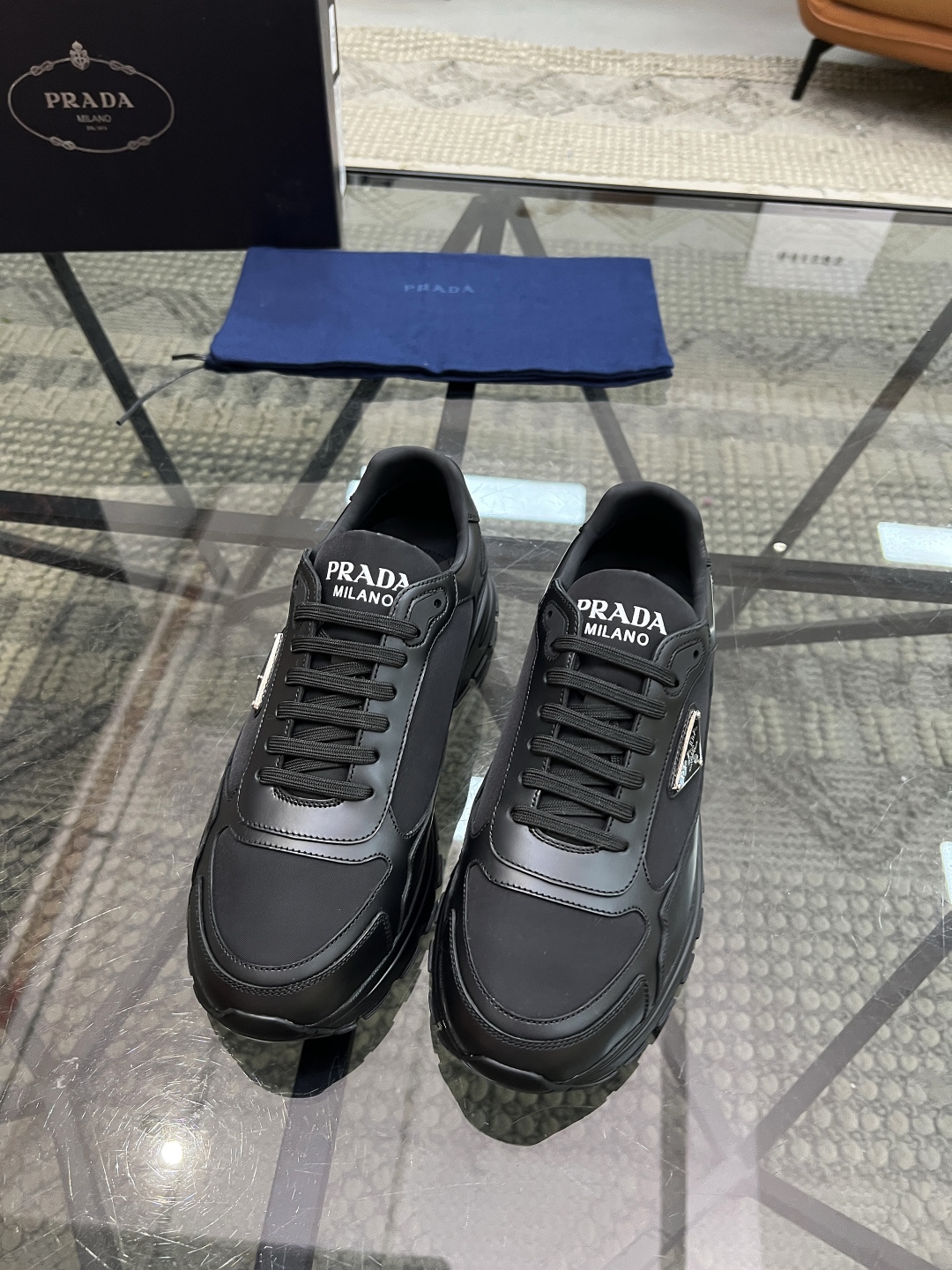  P 🔍顶级代购🇮🇹 普 炸街男神新品运动休闲鞋专柜同步，鞋面意大利进口牛皮搭配帆布面料，进口水染牛皮里