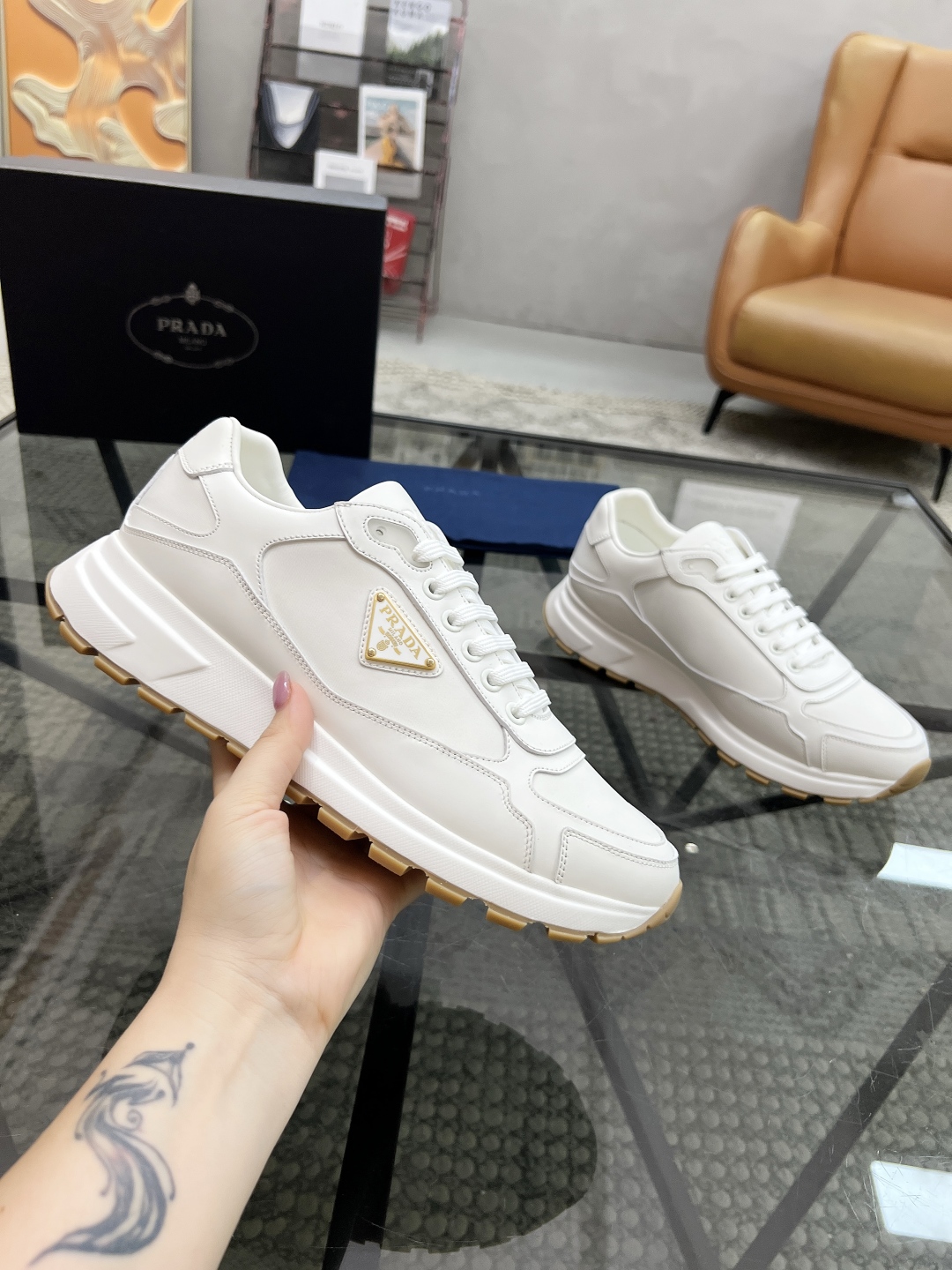 P 🔍顶级代购🇮🇹 普 炸街男神新品运动休闲鞋专柜同步，鞋面意大利进口牛皮搭配帆布面料，进口水染牛皮里