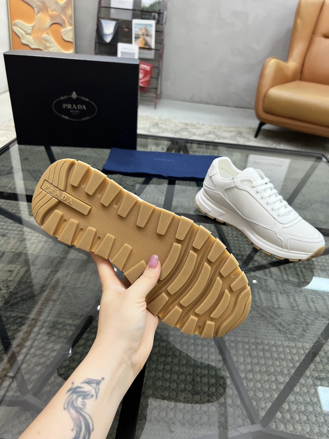  P 🔍顶级代购🇮🇹 普 炸街男神新品运动休闲鞋专柜同步，鞋面意大利进口牛皮搭配帆布面料，进口水染牛皮里