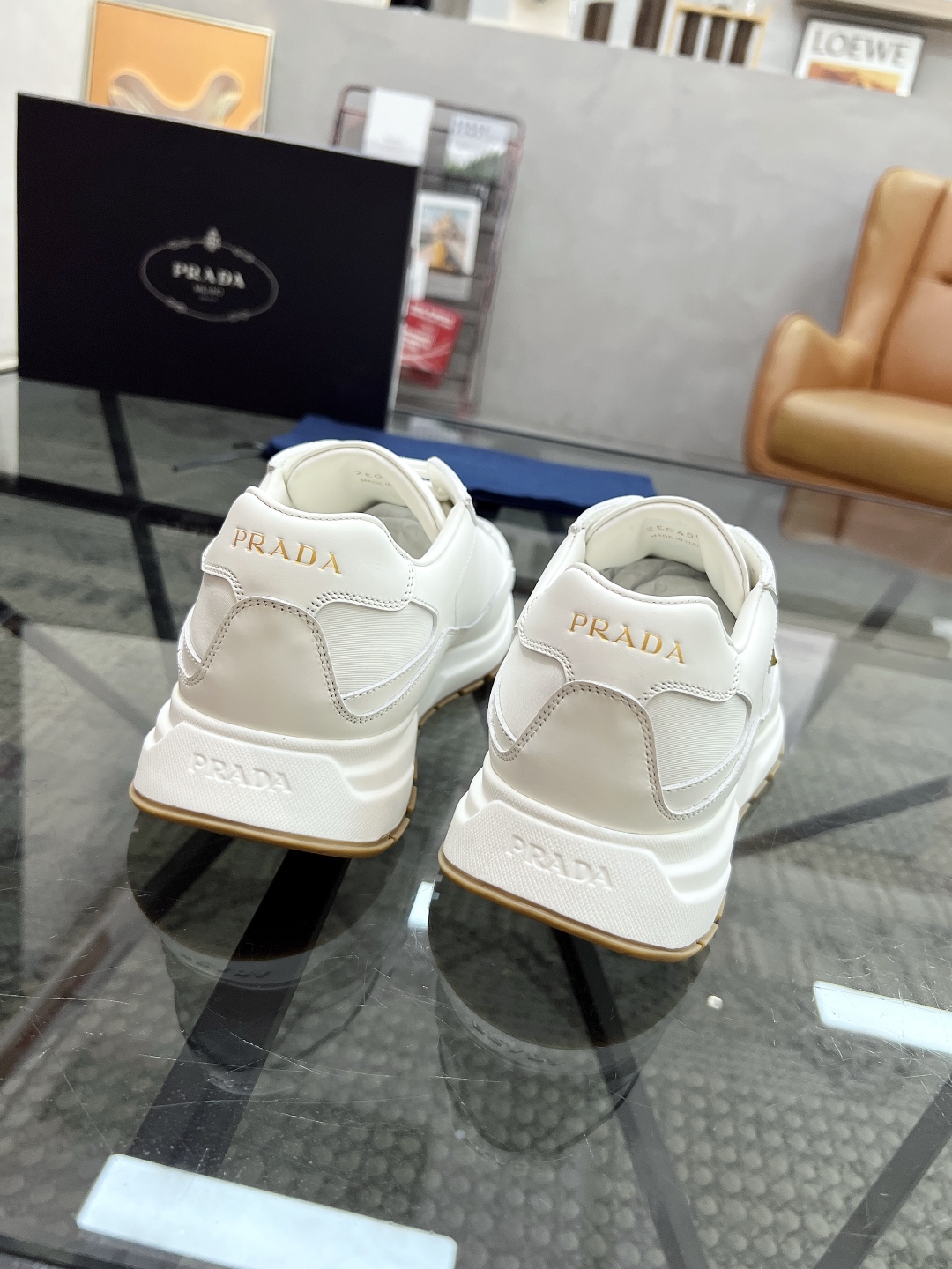  P 🔍顶级代购🇮🇹 普 炸街男神新品运动休闲鞋专柜同步，鞋面意大利进口牛皮搭配帆布面料，进口水染牛皮里