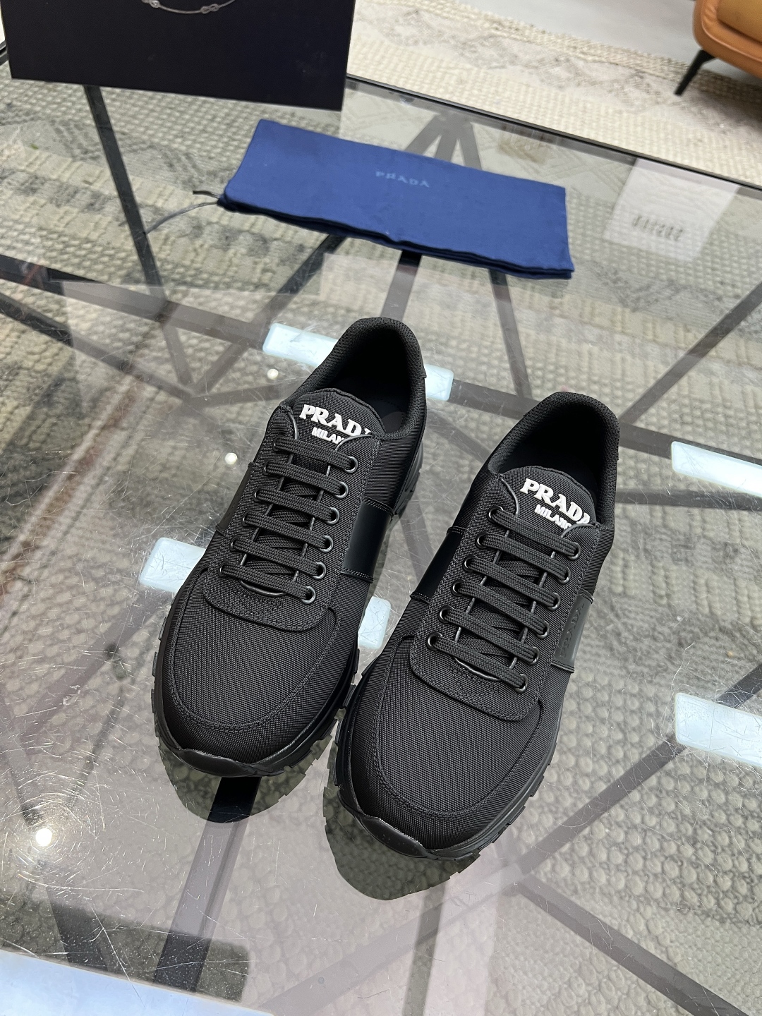  P 🔍顶级代购🇮🇹 普 炸街男神新品运动休闲鞋专柜同步，鞋面意大利进口牛皮搭配帆布面料，进口水染牛皮里