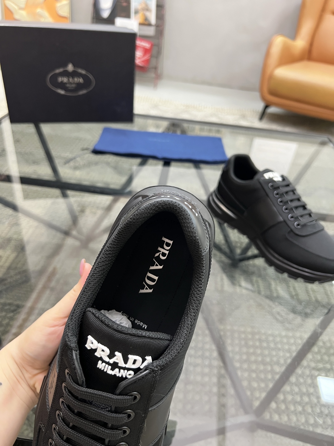  P 🔍顶级代购🇮🇹 普 炸街男神新品运动休闲鞋专柜同步，鞋面意大利进口牛皮搭配帆布面料，进口水染牛皮里