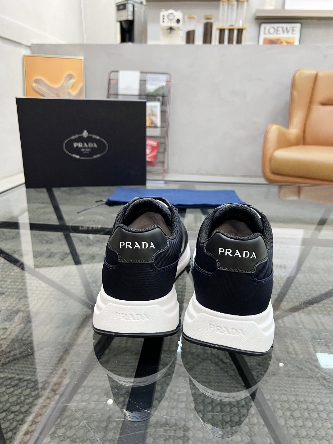  P 🔍顶级代购🇮🇹 普 炸街男神新品运动休闲鞋专柜同步，鞋面意大利进口牛皮搭配帆布面料，进口水染牛皮里