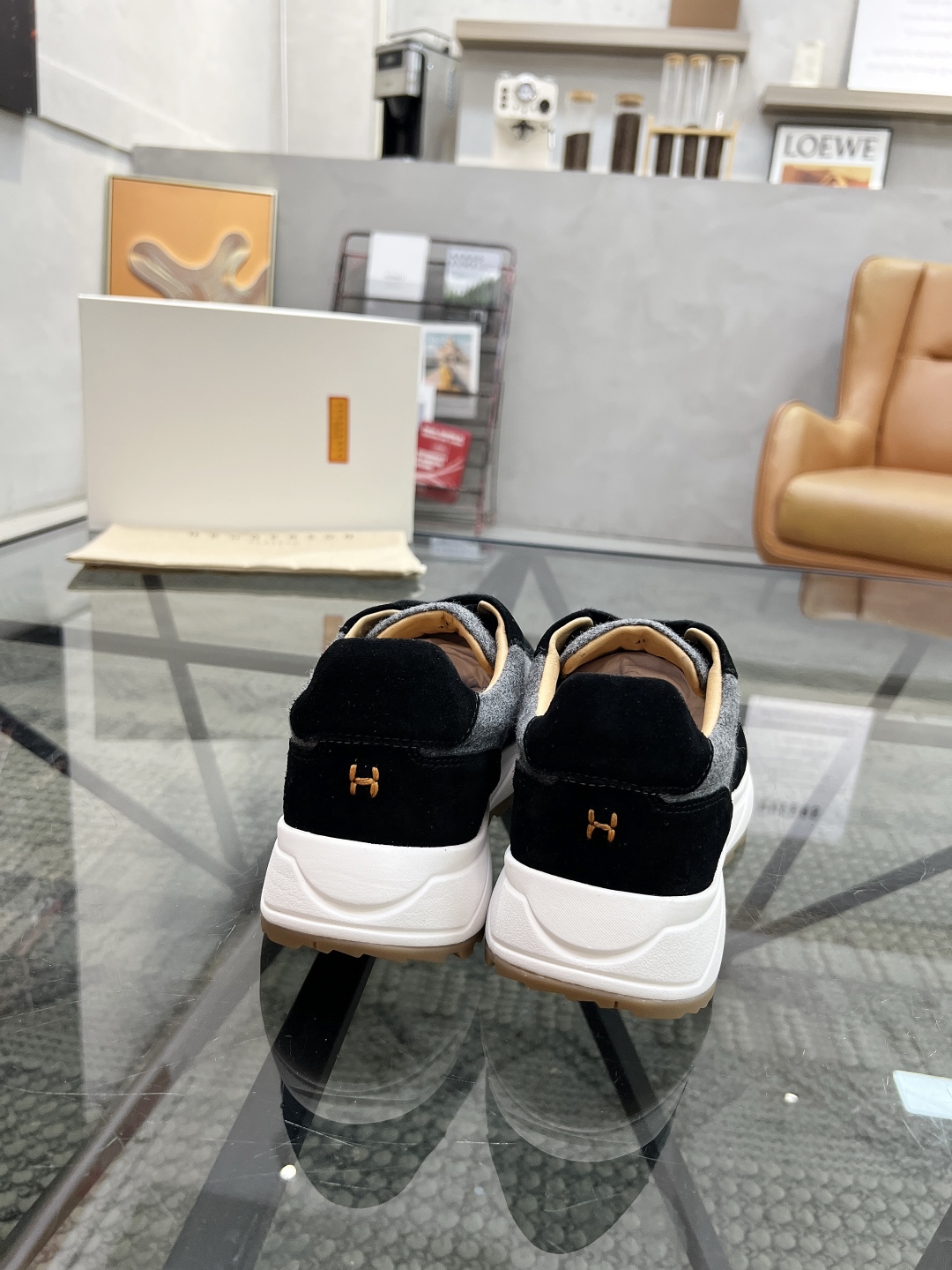  H 🔍顶级代购🇮🇹 亨德 炸街男神新品来袭，超人气爆款专柜新款，原厂配置意大利进口牛皮面料，高品质拼接