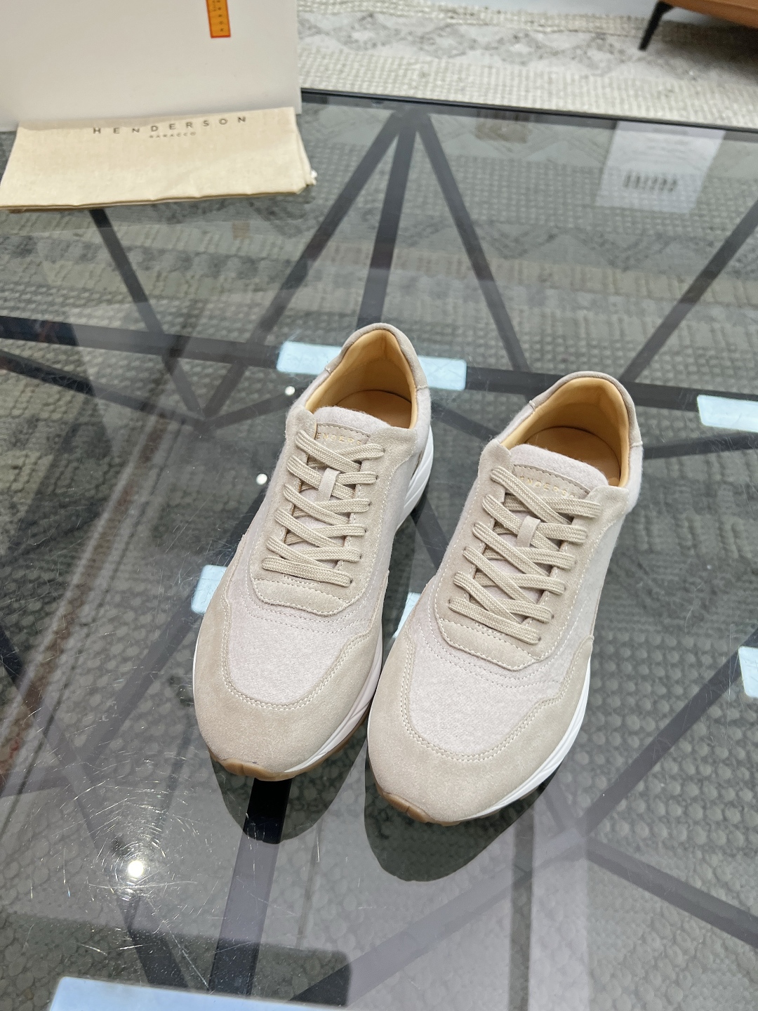  H 🔍顶级代购🇮🇹 亨德 炸街男神新品来袭，超人气爆款专柜新款，原厂配置意大利进口牛皮面料，高品质拼接