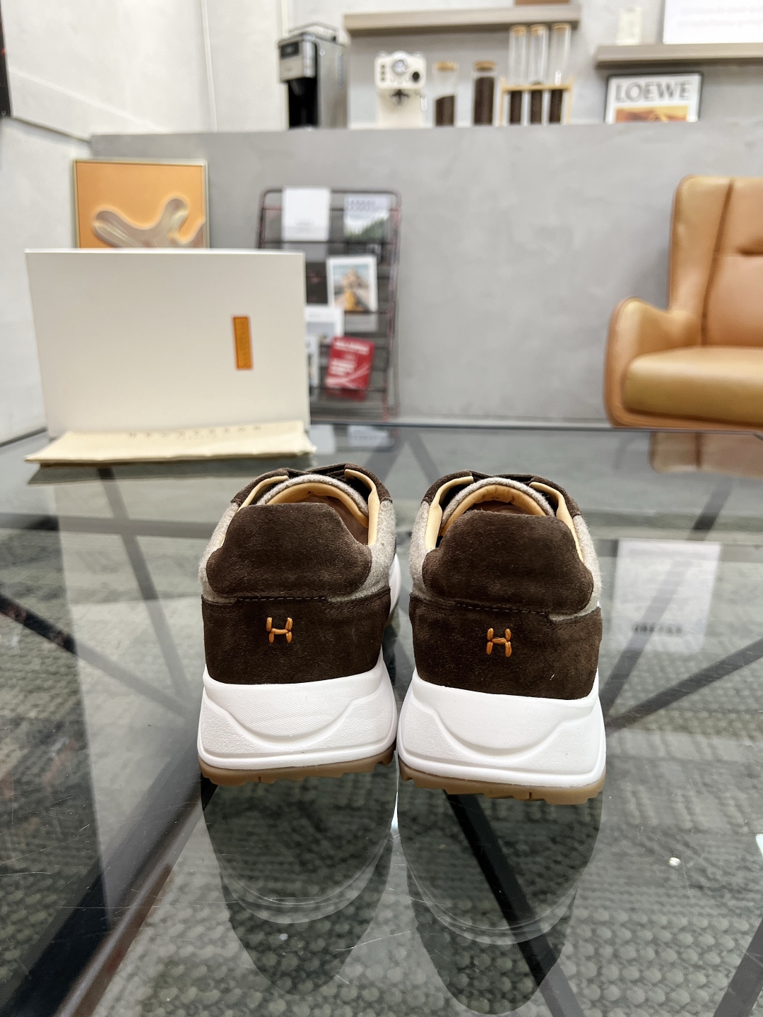 H 🔍顶级代购🇮🇹 亨德 炸街男神新品来袭，超人气爆款专柜新款，原厂配置意大利进口牛皮面料，高品质拼接