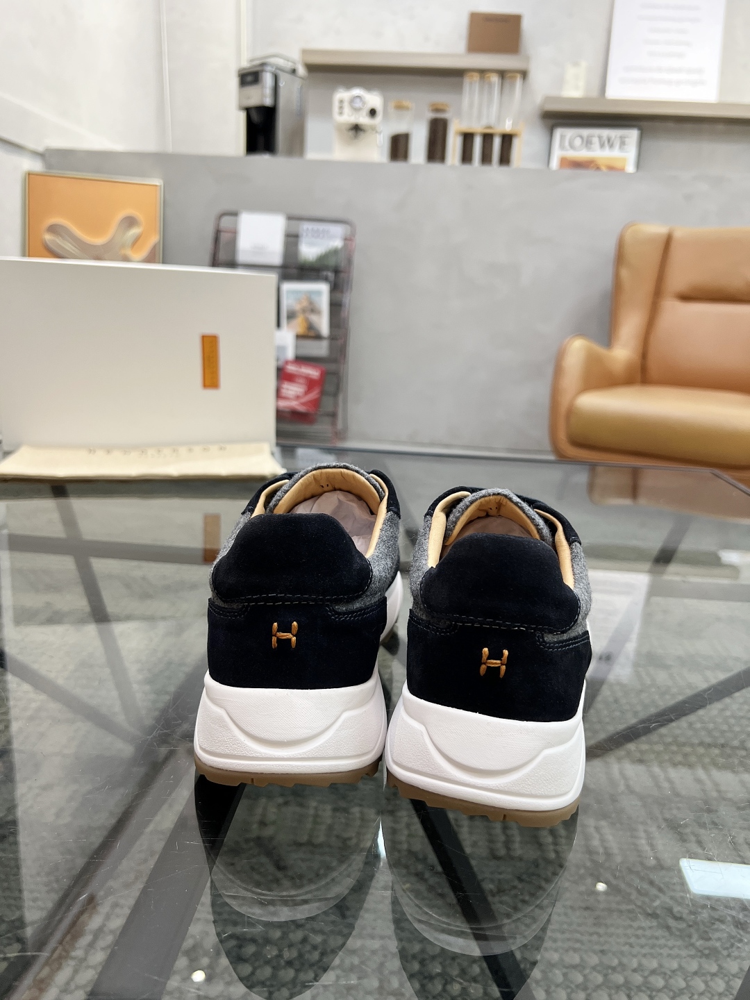  H 🔍顶级代购🇮🇹 亨德 炸街男神新品来袭，超人气爆款专柜新款，原厂配置意大利进口牛皮面料，高品质拼接