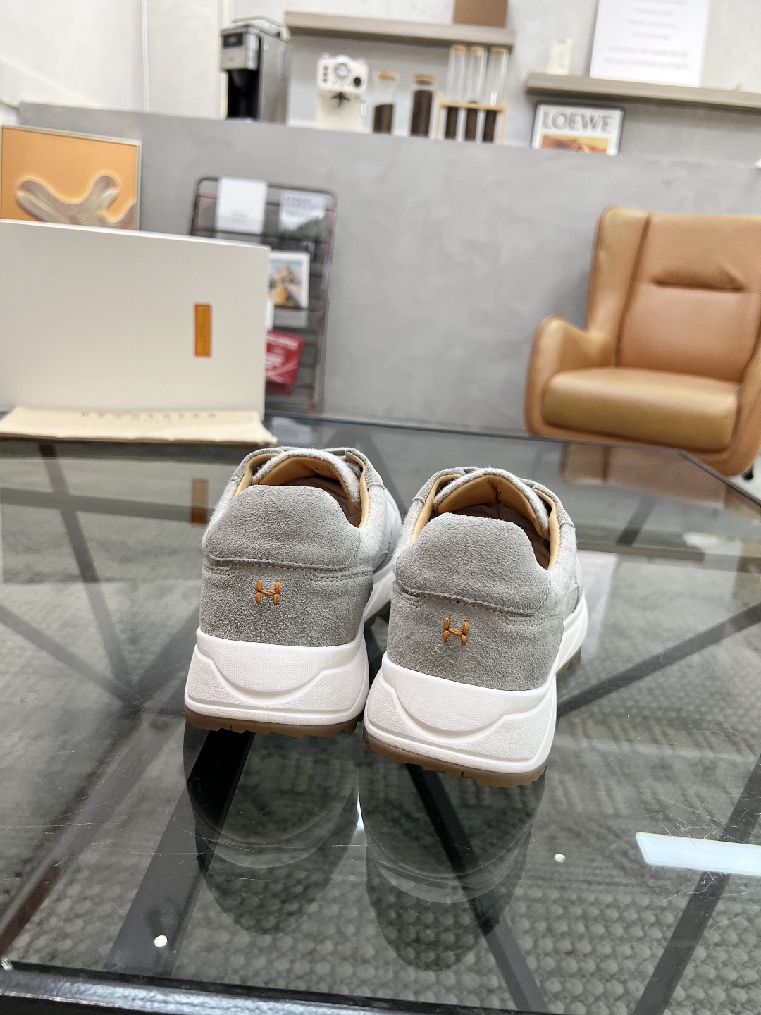  H 🔍顶级代购🇮🇹 亨德 炸街男神新品来袭，超人气爆款专柜新款，原厂配置意大利进口牛皮面料，高品质拼接