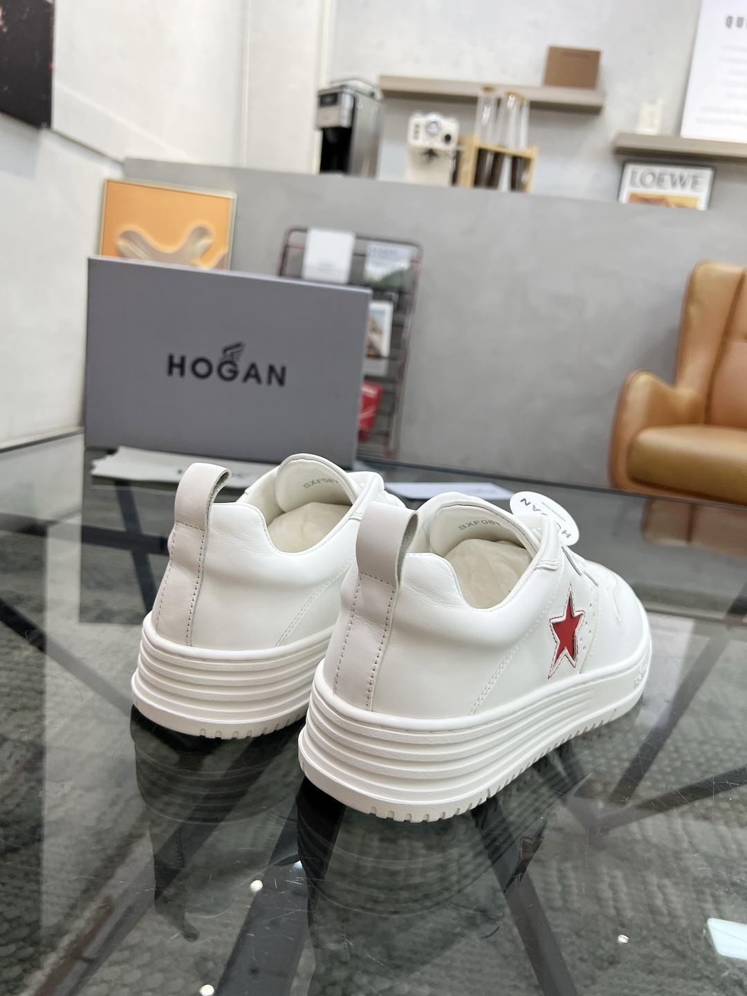  H 🔍顶级代购🇮🇹 霍 超人气男神运动鞋新品来袭专柜同步发售原厂配置，意大利进口原版牛皮面料，透气舒适