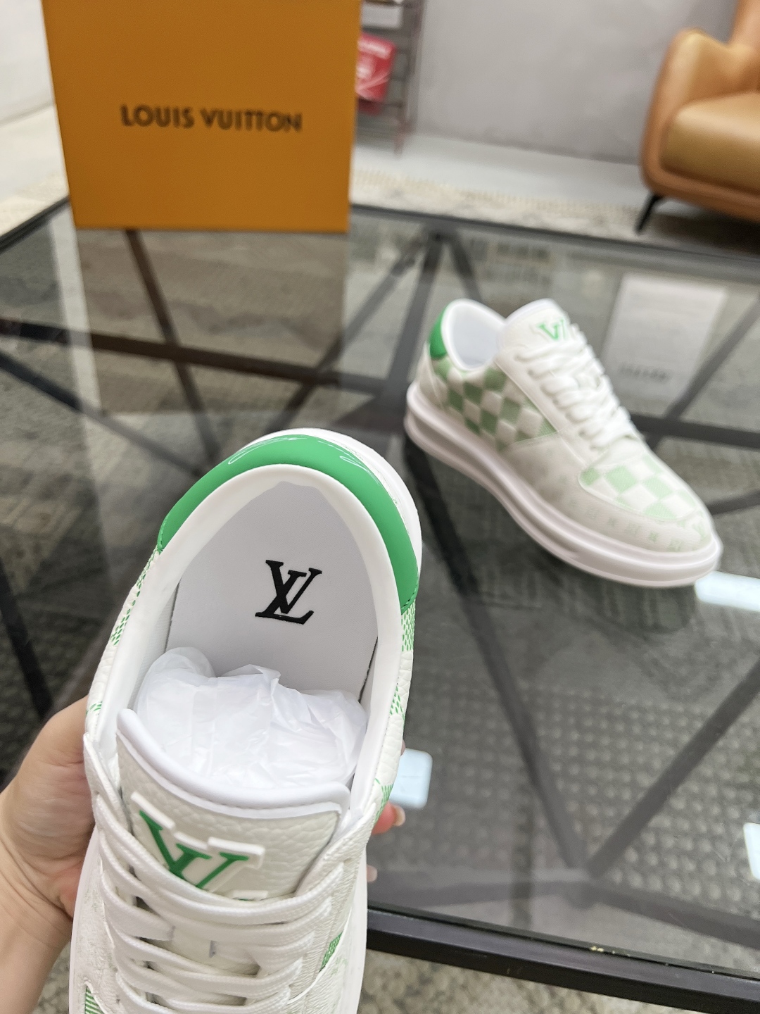  L 🔍顶级代购🇮🇹 路 炸街男神爆款休闲板鞋专柜同步，鞋面意大利进口牛皮面料，高品质压花印花复杂工艺品