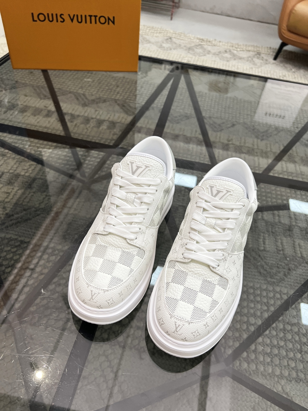  L 🔍顶级代购🇮🇹 路 炸街男神爆款休闲板鞋专柜同步，鞋面意大利进口牛皮面料，高品质压花印花复杂工艺品