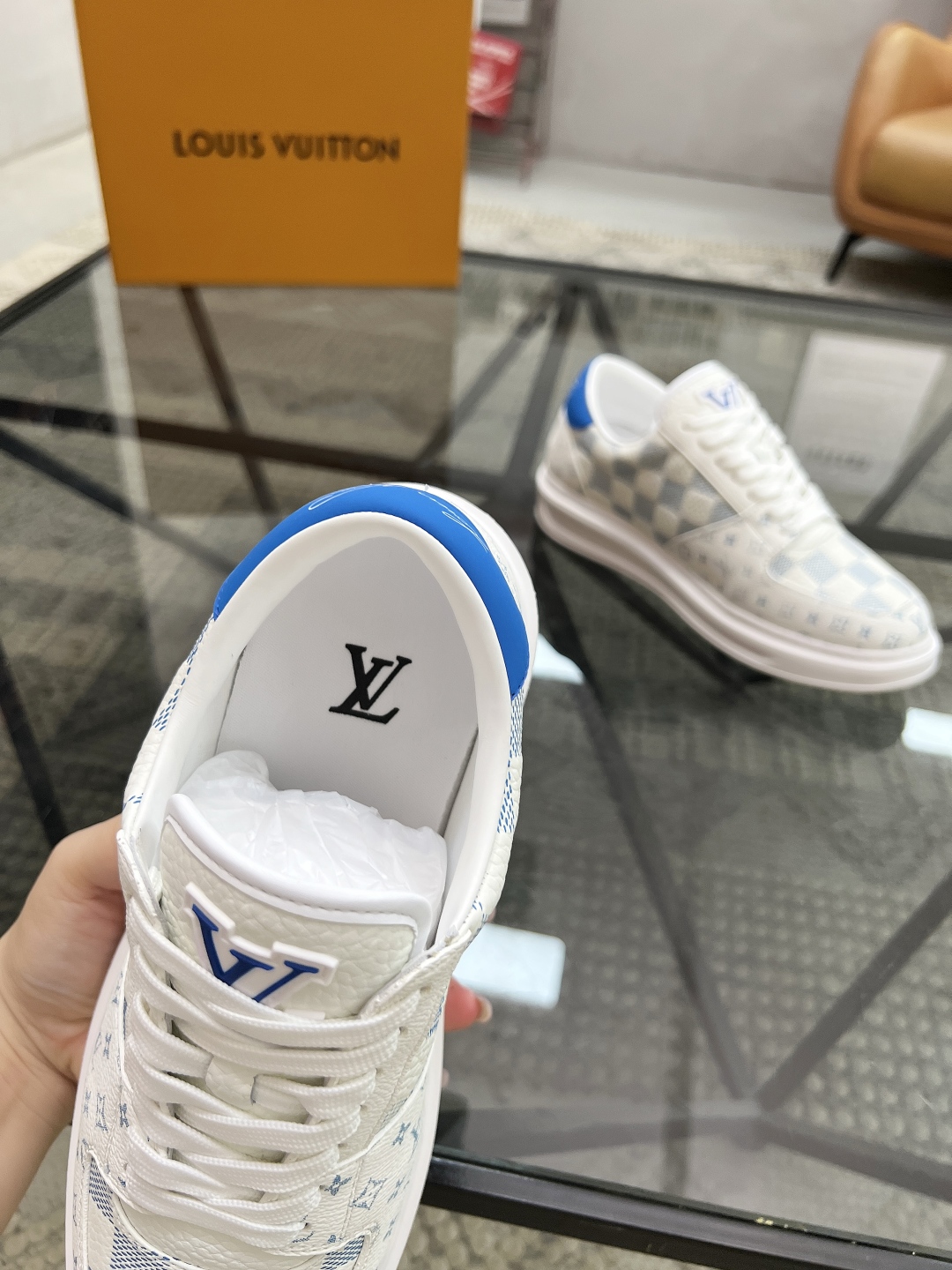  L 🔍顶级代购🇮🇹 路 炸街男神爆款休闲板鞋专柜同步，鞋面意大利进口牛皮面料，高品质压花印花复杂工艺品